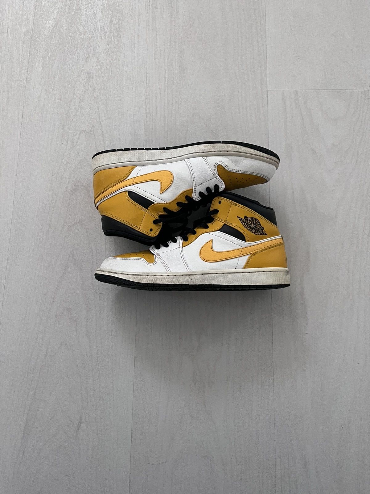 Jordan Brand Jordan 1 University Gold Size US 10 / EU 43 - 2 Thumbnail
