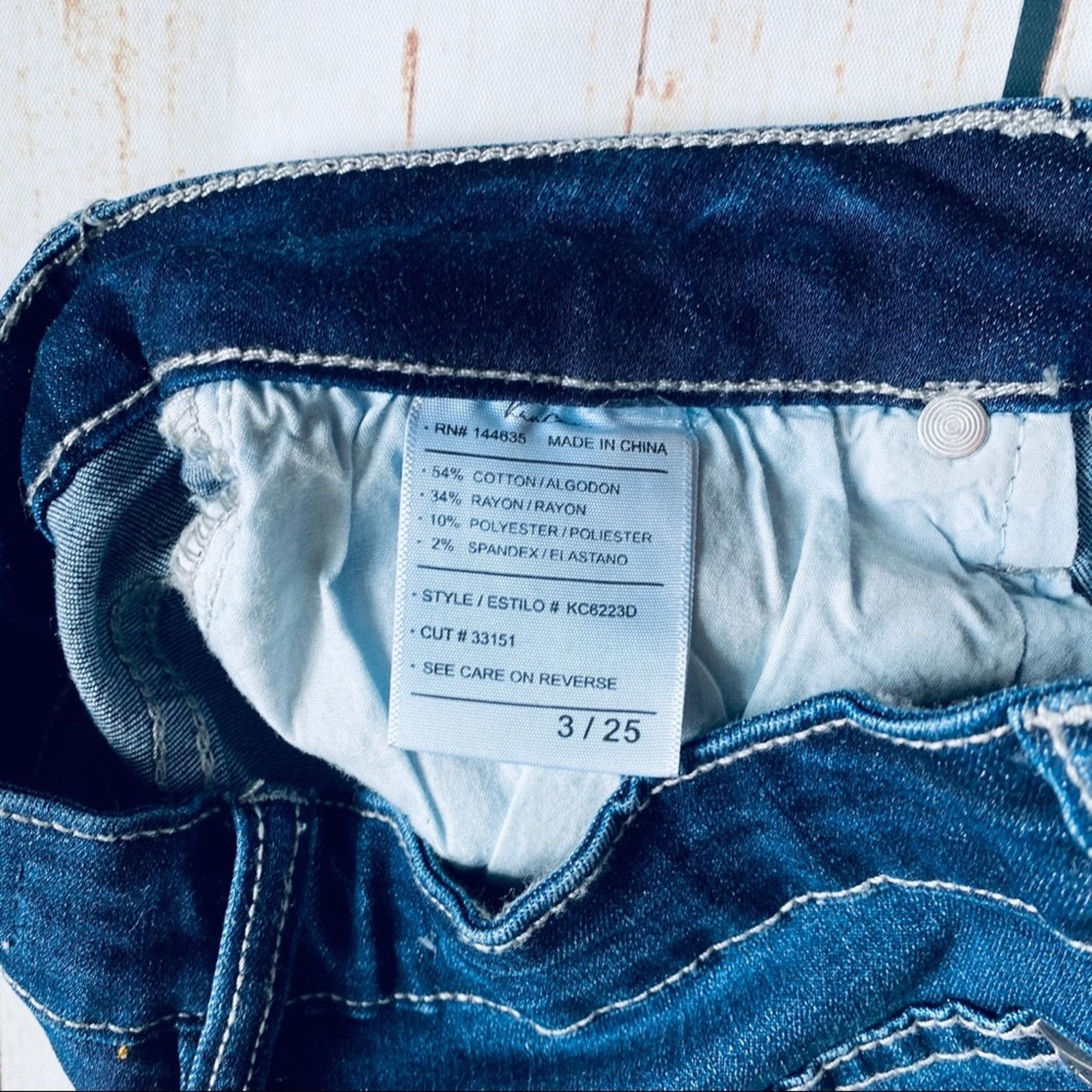 Other NEW Boutique KanCan Curvy 3/25 Dark Distressed Stretch Jeans Size 25" / US 0 / IT 36 - 4 Thumbnail
