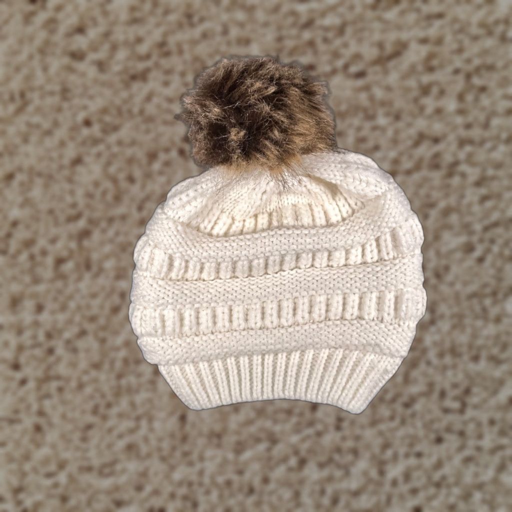 Vintage Gertex Women’s White Striped Knit Beanie Toque One Size Acrylic Faux Fur Pom Outdoor Size ONE SIZE - 1 Thumbnail
