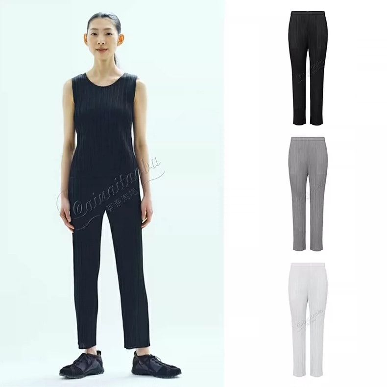 Issey Miyake Issey Miyake size:0 Beige pleated trousers Size 31" - 1 Thumbnail