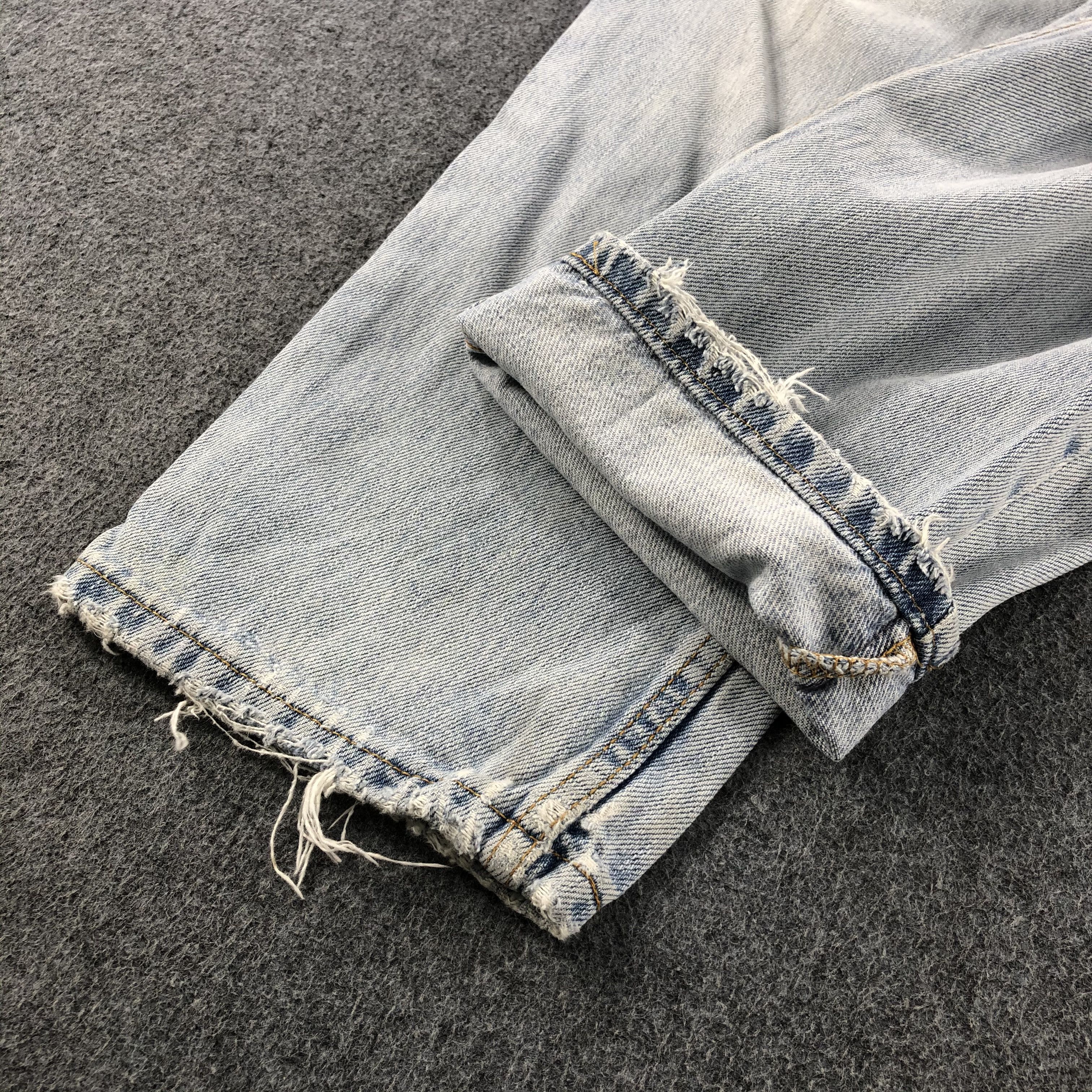 Levi's Vintage Light Wash Levis 550 Jeans- J1372 Size US 33 - 7 Thumbnail
