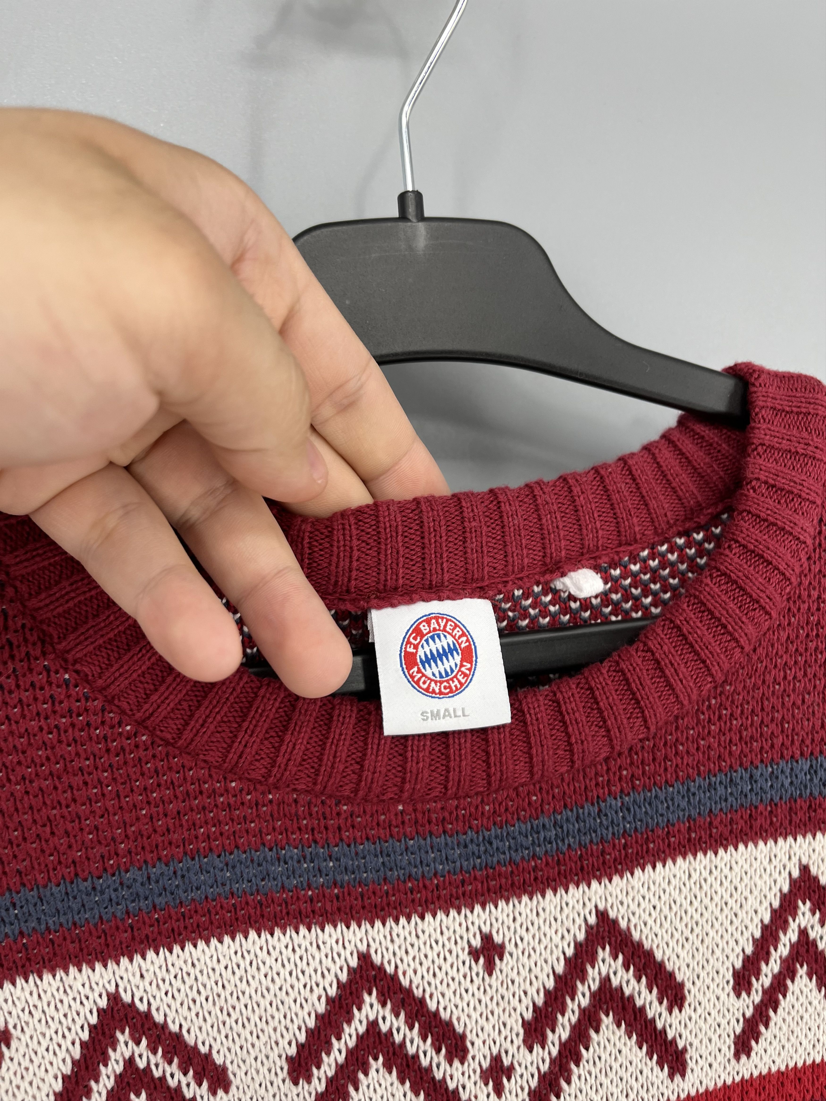 Vintage Vintage UEFA FC Bayern Munchen Soccer Team Cream Sweater Size US S / EU 44-46 / 1 - 9 Thumbnail