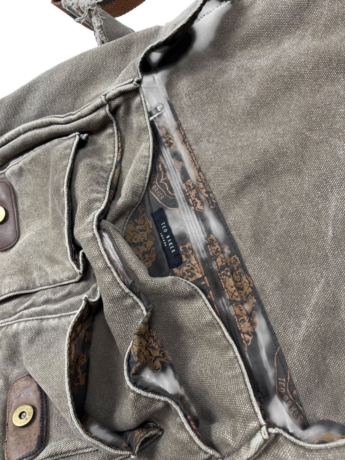 Ted Baker Vintage Ted Baker Distressed Multi Pocket Crossbody Bag Size ONE SIZE - 15 Thumbnail