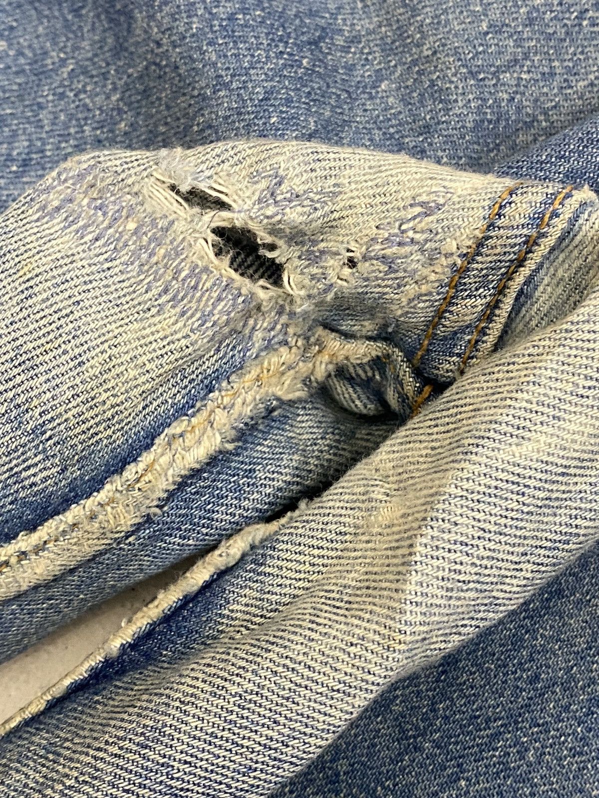 Levi's Vintage 90s Levis 501 XX Button Fly 552 Distressed Blue Jean Size US 34 / EU 50 - 22 Thumbnail
