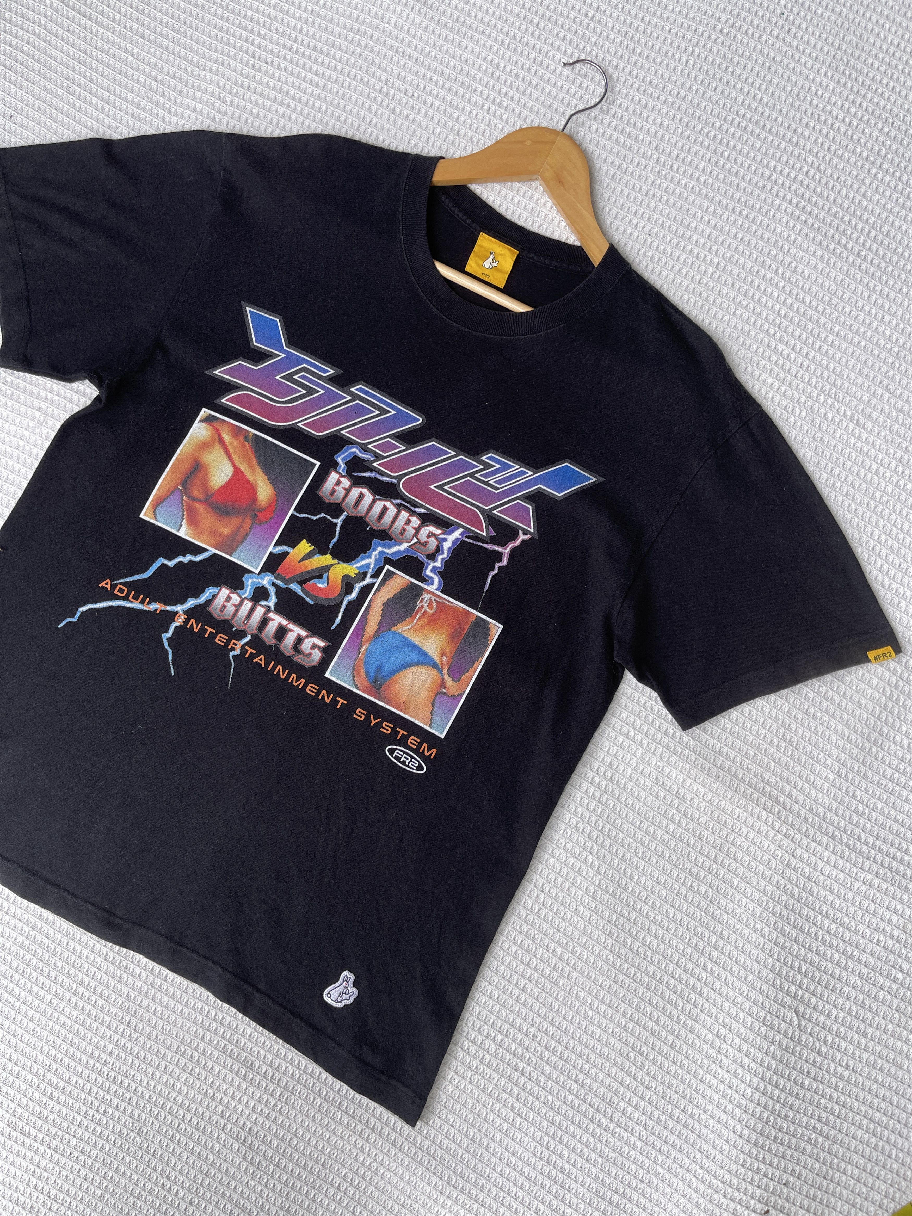 FR2 Last Drop🔥Rare🔥Japanese Fr2 Boobs Vs Butts T-Shirt Size US L / EU 52-54 / 3 - 11 Thumbnail