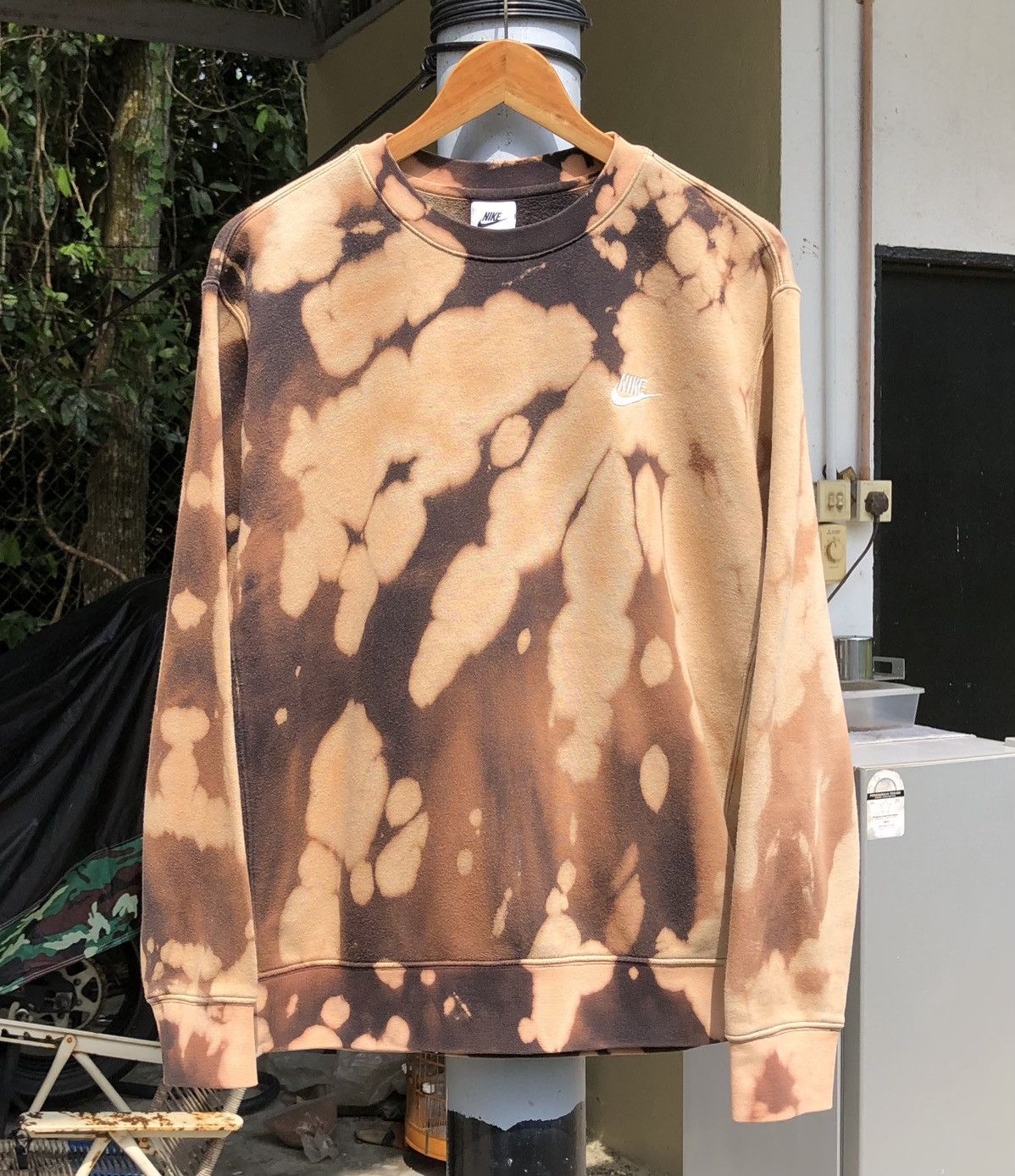 Vintage Nike Tie Dye Embroidery Swoosh Sweatshirts Size US L / EU 52-54 / 3 - 1 Thumbnail