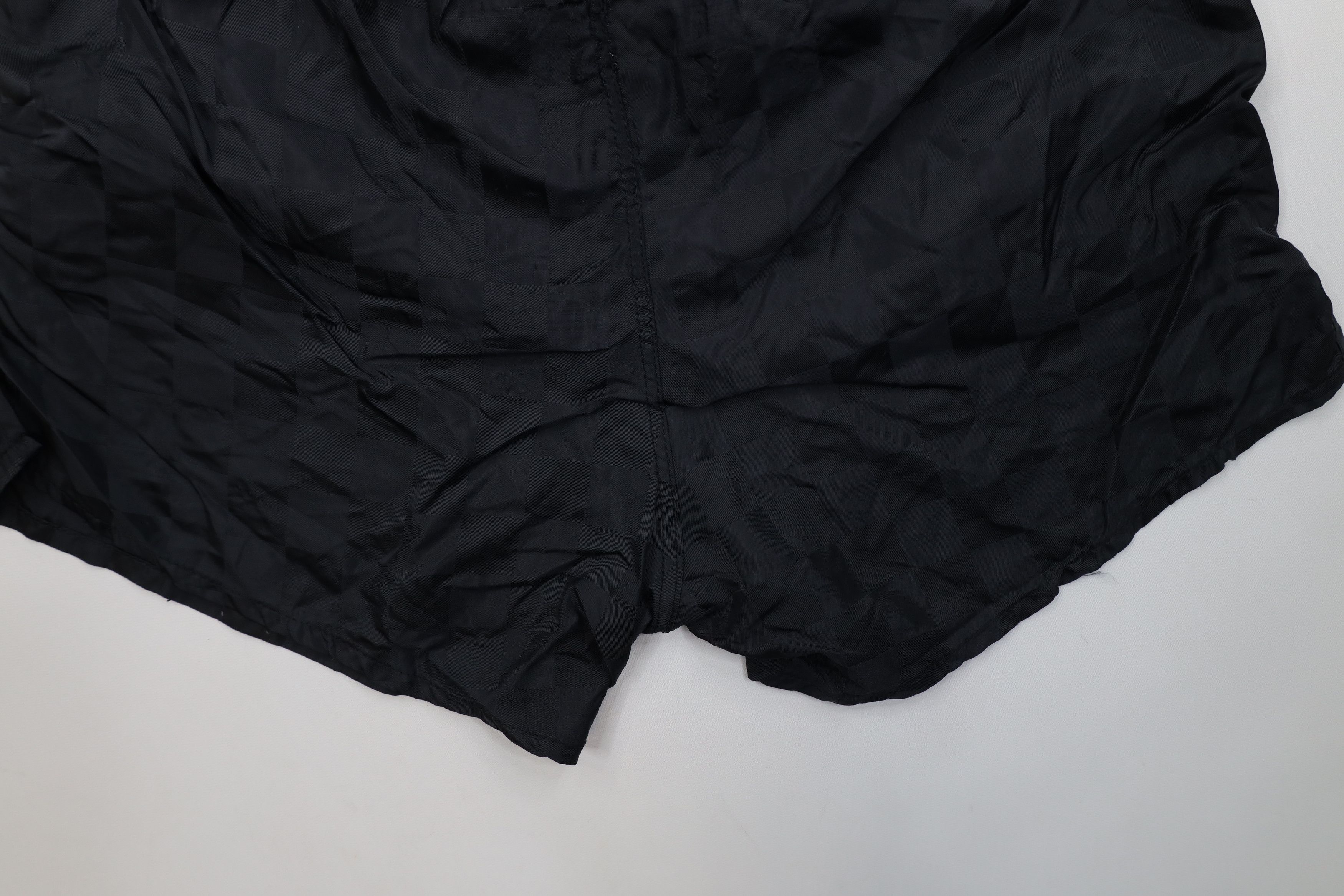 Vintage Vintage 90s Checkered Nylon Running Soccer Shorts Black USA Size US 32 / EU 48 - 11 Thumbnail