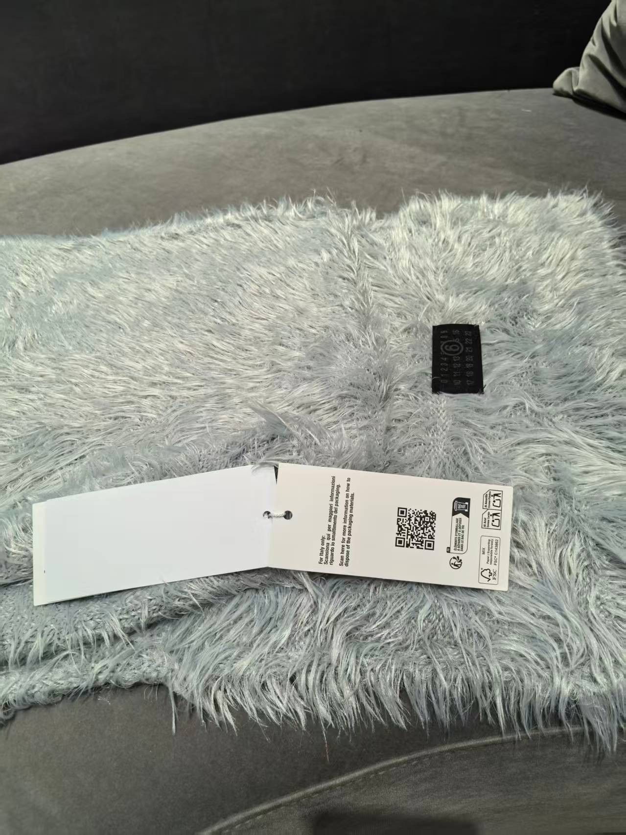 Maison Margiela NWT MM6 Maison Margiela Furry Scarf - Light Grey Size ONE SIZE - 8 Thumbnail