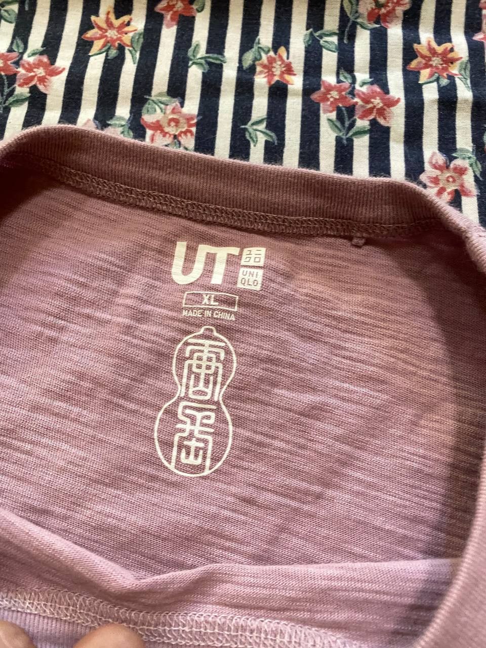 Uniqlo Vintage T-Shirt pink big print Uniqlo crazy Y2K size XL Size US XL / EU 56 / 4 - 2 Thumbnail