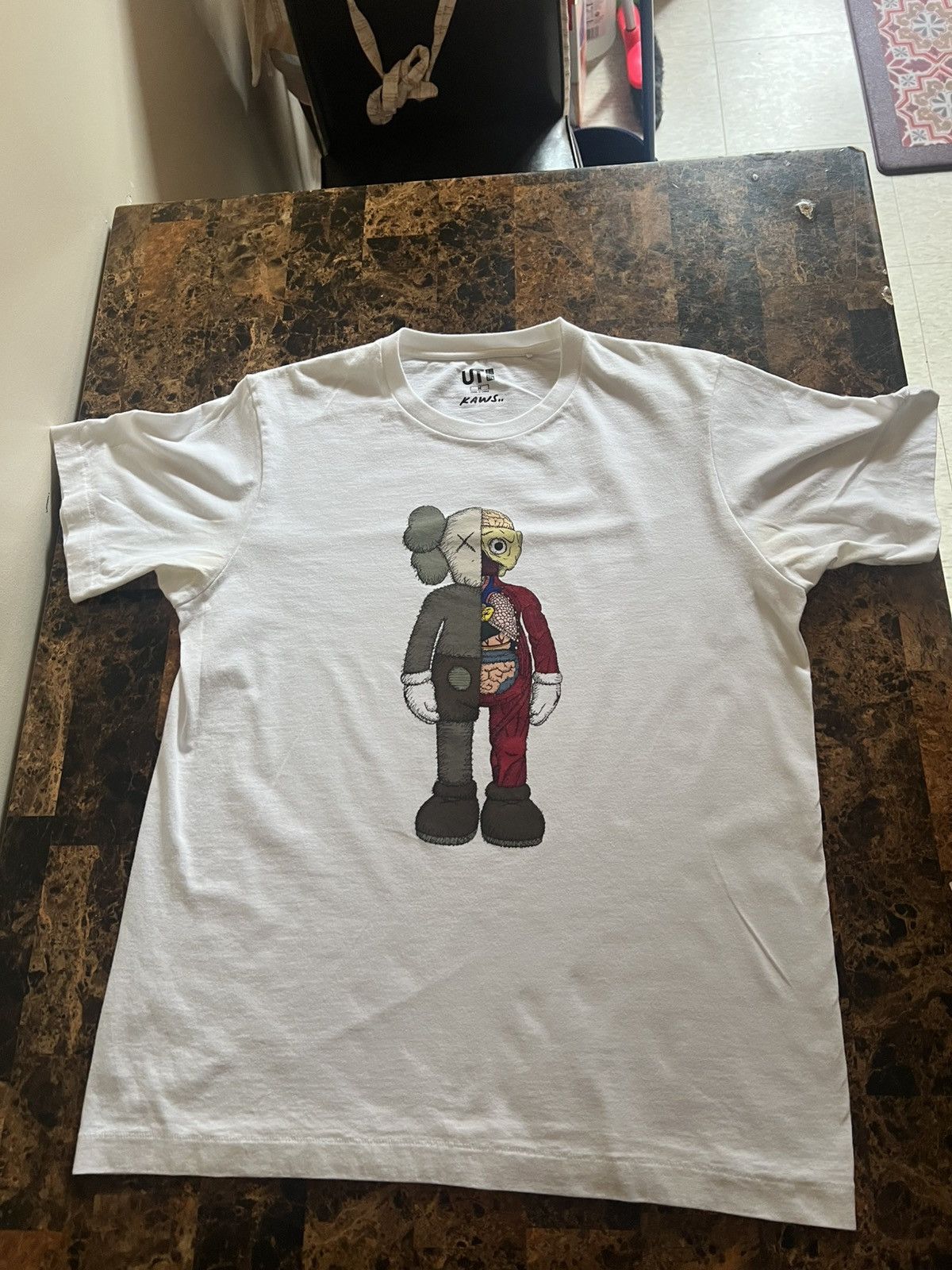 Kaws × Uniqlo Uniqlo x Kaws (Medium) Flayed Anatomy T-Shirt White Preowned Size US M / EU 48-50 / 2 - 1 Thumbnail