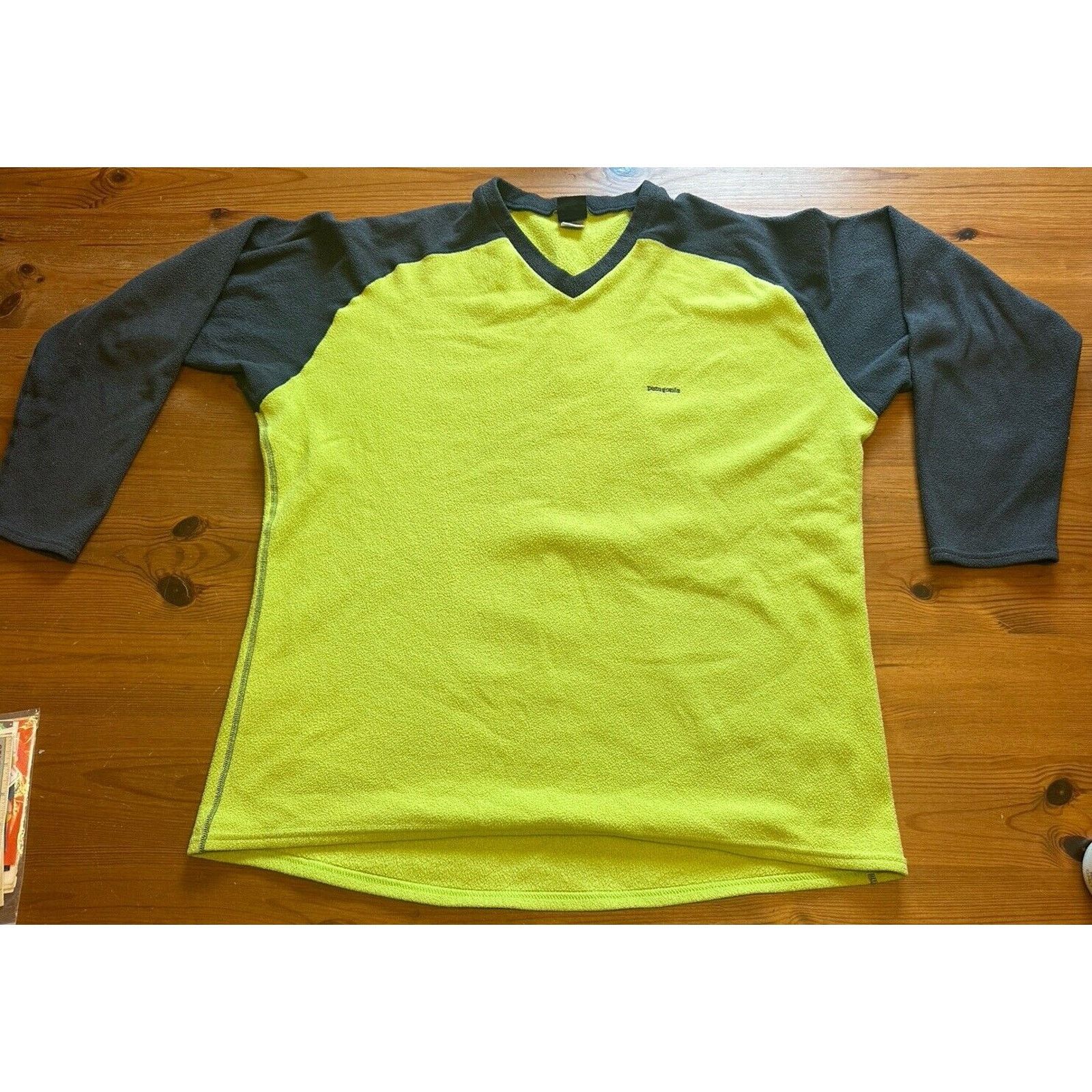 Patagonia Vintage Patagonia Capilene V-Neck Fleece Base Layer XL USA Size US XL / EU 56 / 4 - 1 Thumbnail