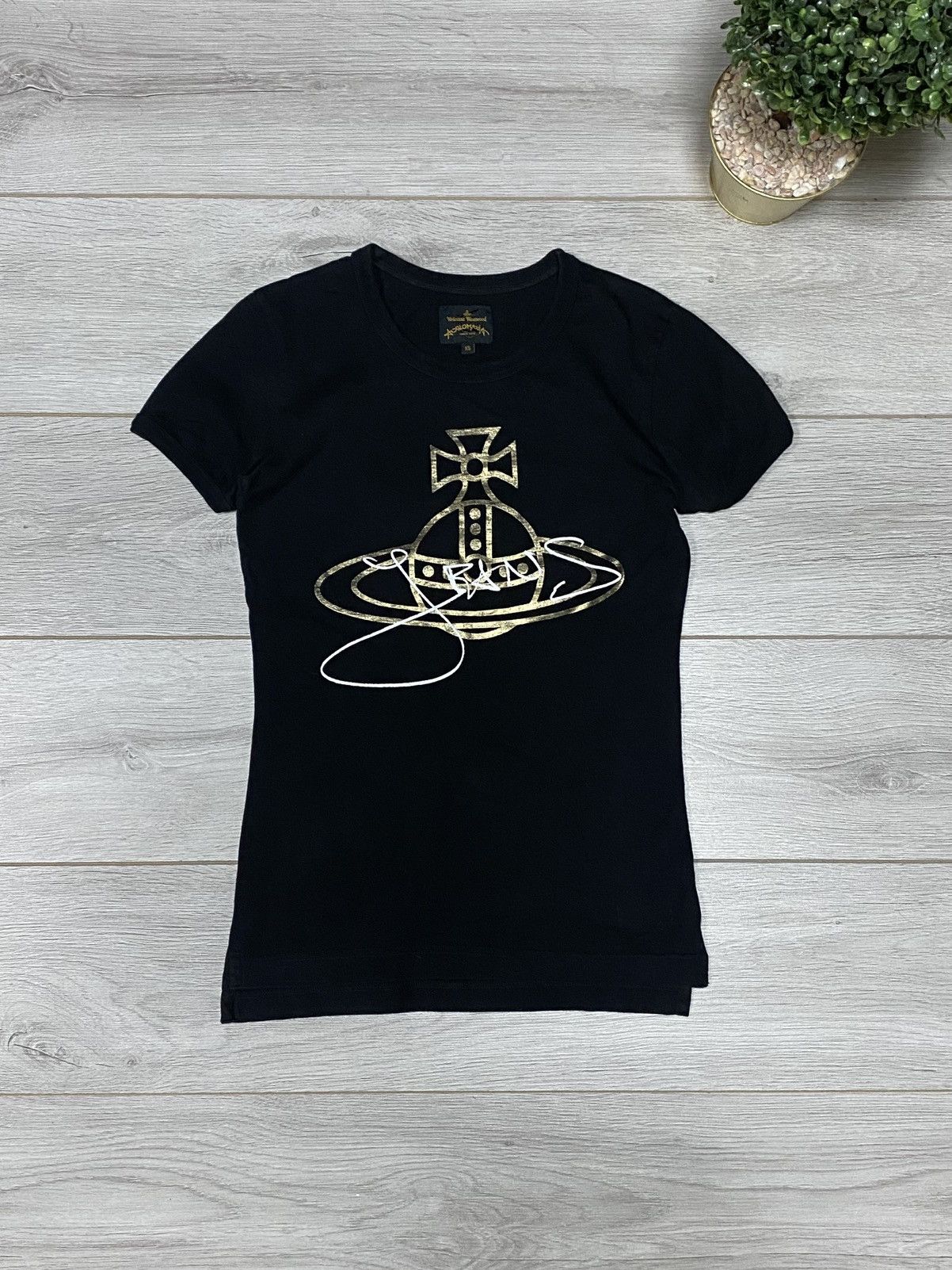 Vivienne Westwood Vivienne Westwood vintage big ORB t-shirt designer Size US S / EU 44-46 / 1 - 1 Thumbnail
