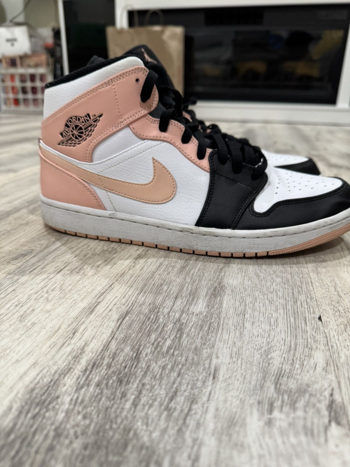Jordan Brand × Nike Air Jordan 1 Mid Size US 12 / EU 45 - 4 Thumbnail