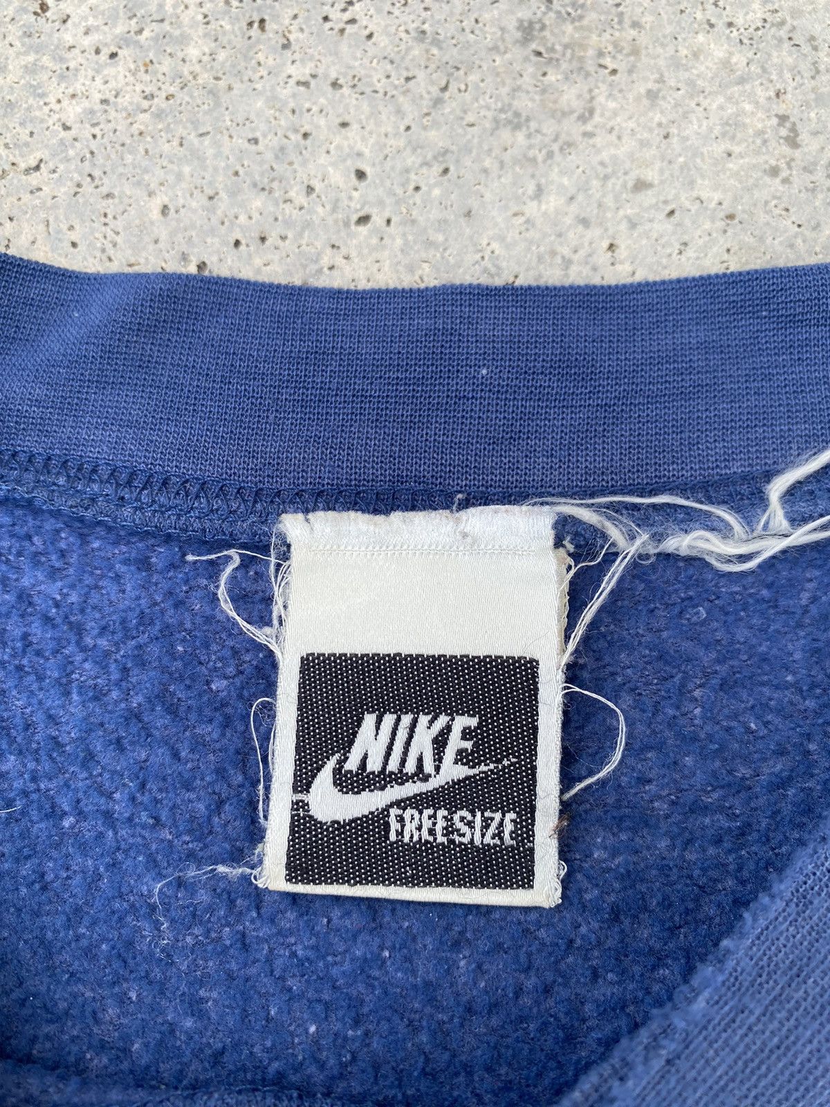 Nike Distressed Vintage 90’s Nike Jordan Small Swoosh Hoodie Size US L / EU 52-54 / 3 - 5 Thumbnail