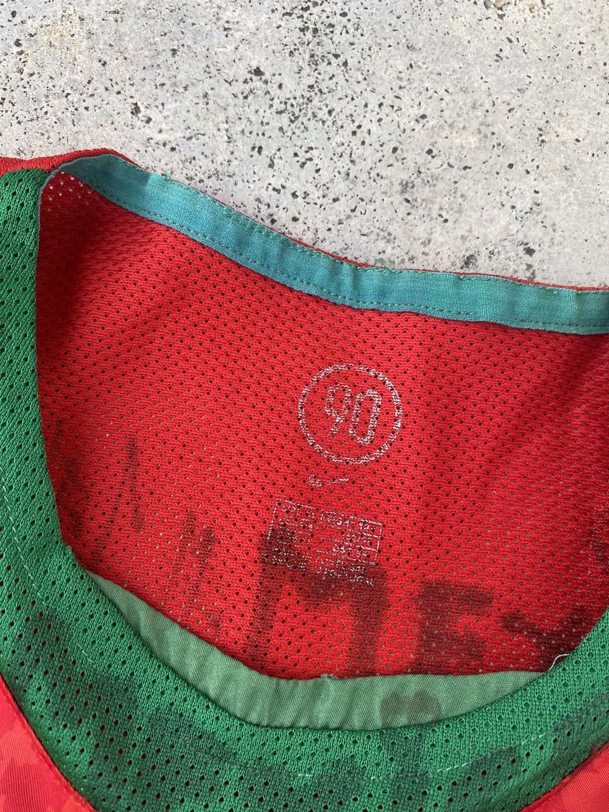 Nike Vintage 2004 Portugal Home Jersey Size US XL / EU 56 / 4 - 4 Thumbnail