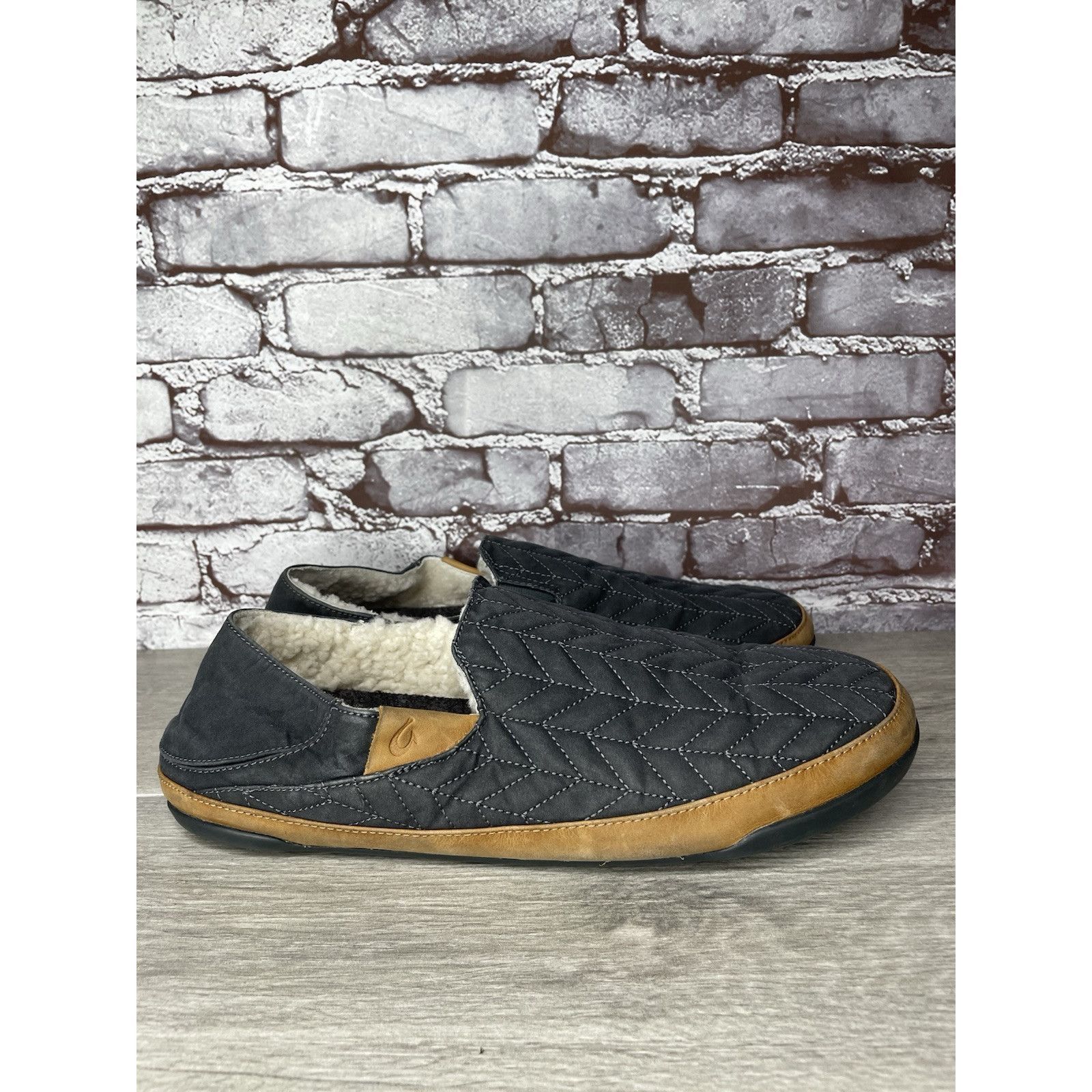 Olukai OluKai Hanohano Waxed Canvas Shadow Gray Wool Shearling Slip Size US 11.5 / IT 41.5 - 12 Thumbnail
