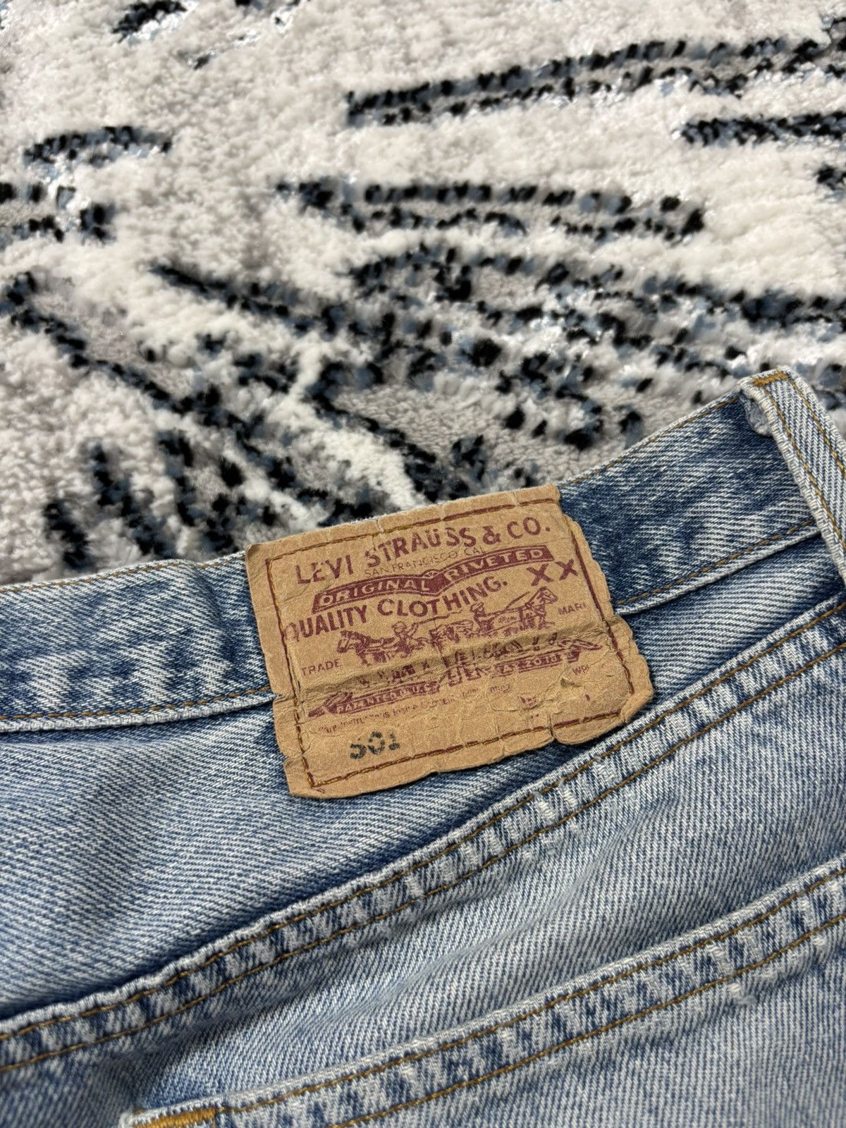 Levi's × Vintage Vintage Levi’s 501 90s distressed band rock Metal Streetwear Size US 34 / EU 50 - 9 Thumbnail