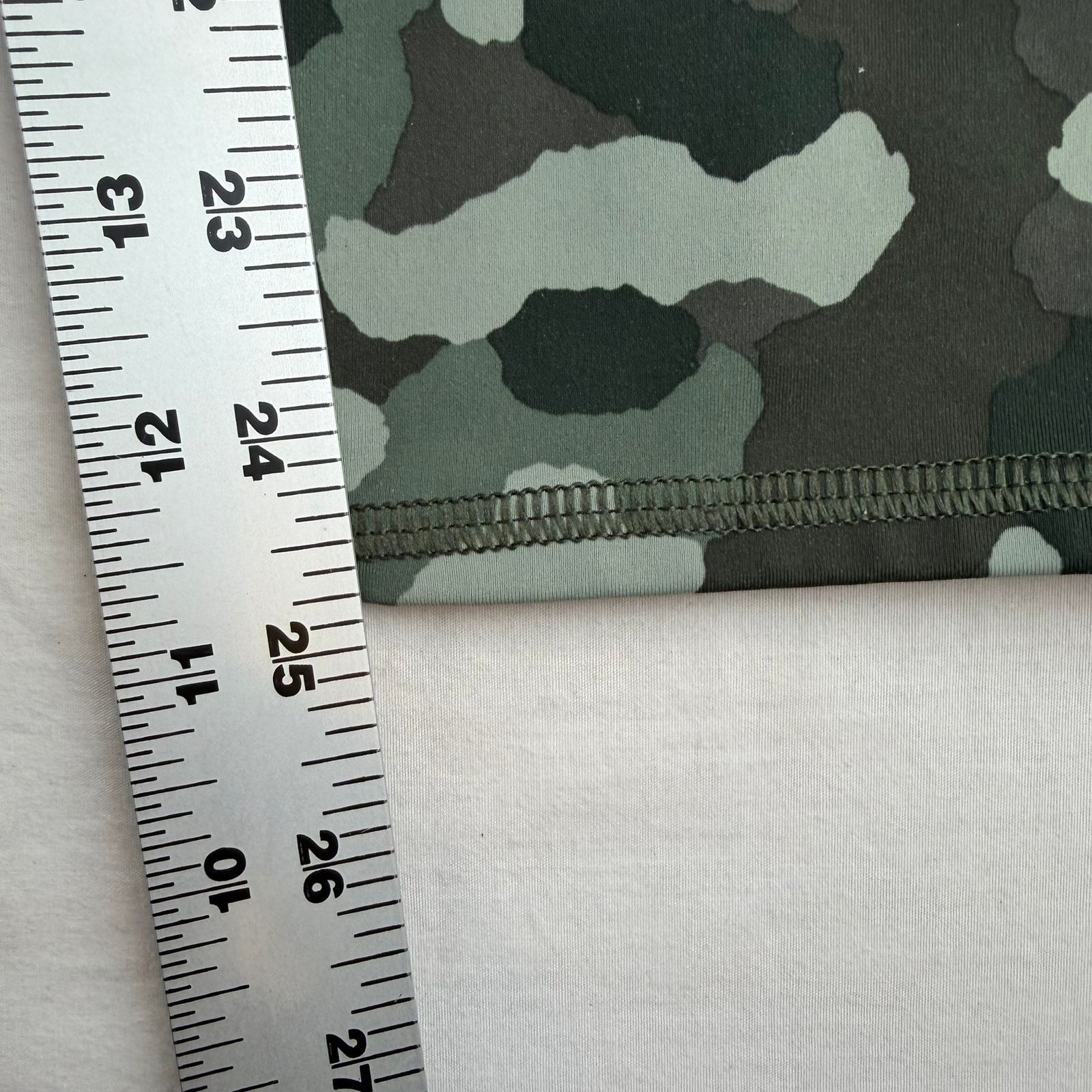 Athleta Athleta Lightning Camo 7/8 Tight Leggings Size M Size 28" / US 6 / IT 42 - 4 Thumbnail