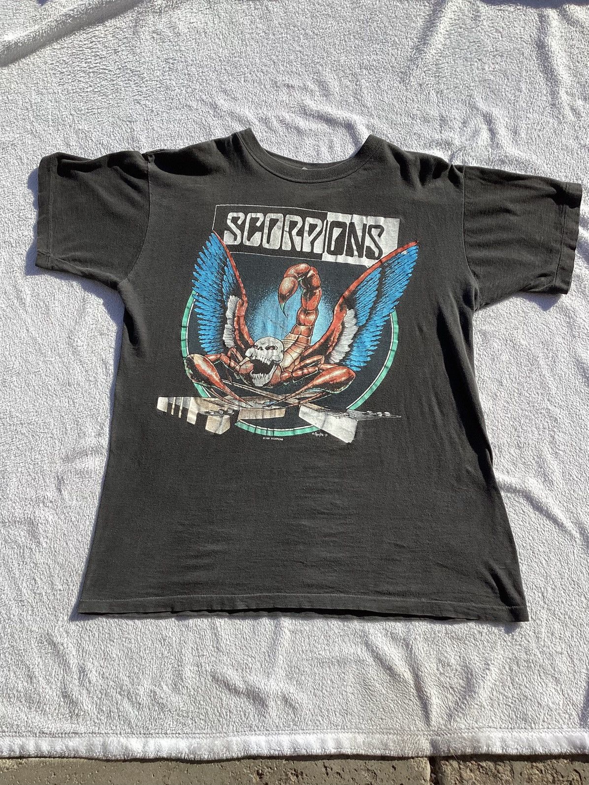 Band Tees Vtg 1990s scorpions, crazy world tour single stitch band Tee Size US L / EU 52-54 / 3 - 1 Thumbnail