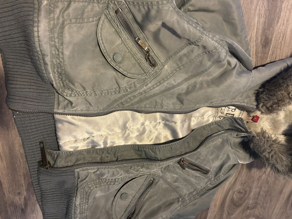 River Island Vintage Cropped Nylon Zip Olive Jacket Size US S / EU 44-46 / 1 - 3 Thumbnail