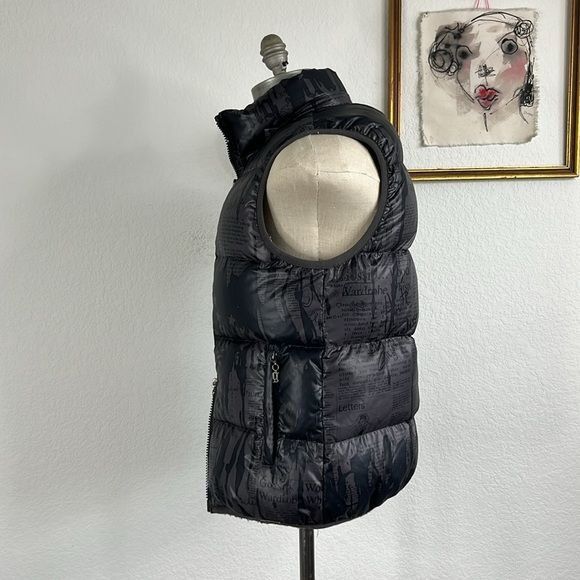 【John Galliano】NEWS PAPER DOWN VEST 希少 John Galliano Gazette News Paper Down Vest Rare IT 50 Dual Z