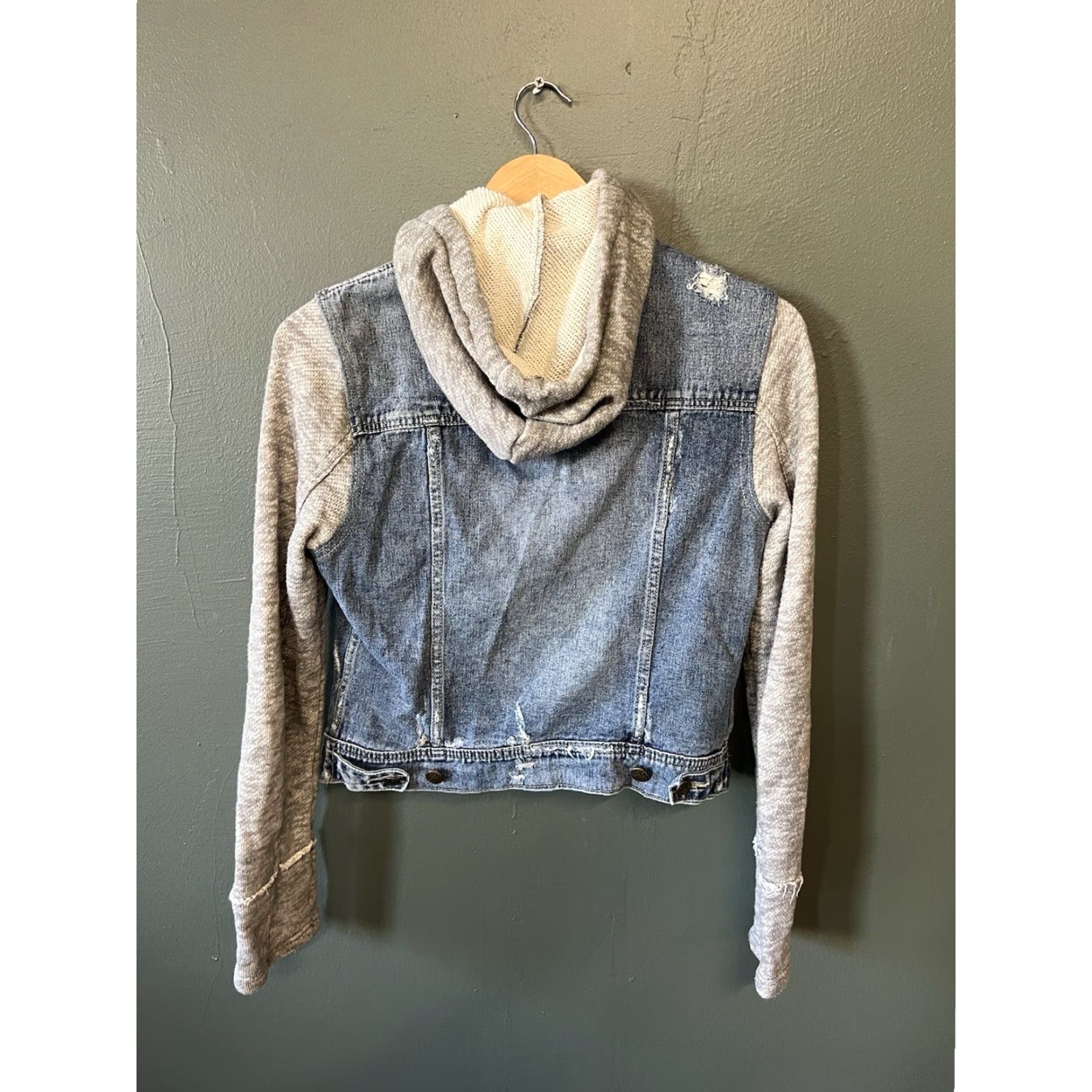 Urban Outfitters VINTAGE Urban Outfitters Womens Blue Denim Hooded Button Up Jacket S Womens Size S / US 4 / IT 40 - 2 Thumbnail