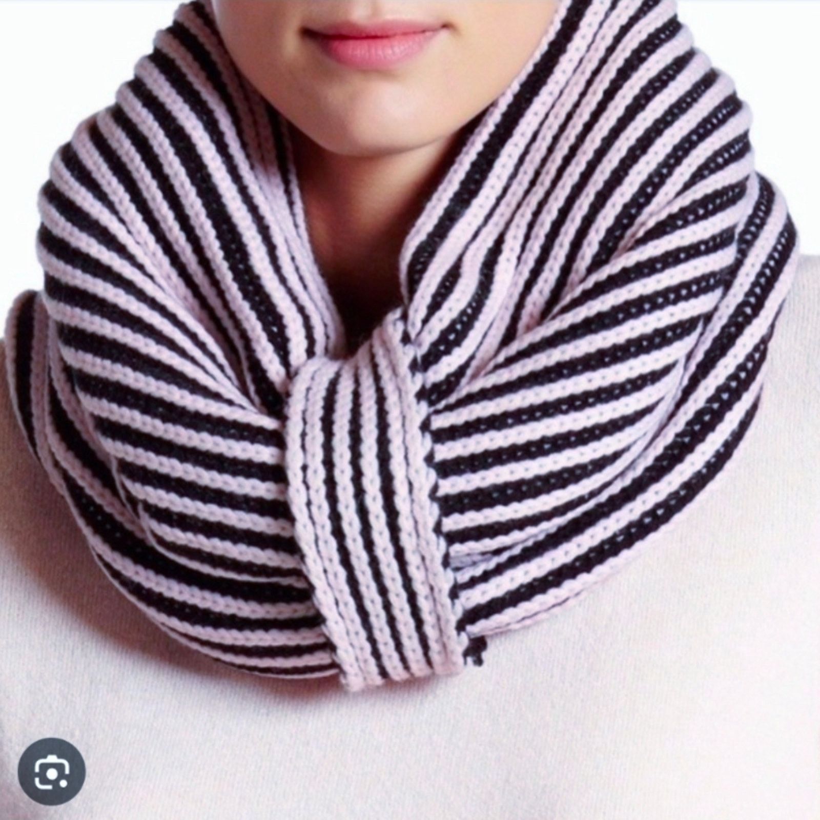 Kate Spade Kate Spade Black and Pink Striped Scarf Size ONE SIZE - 1 Thumbnail