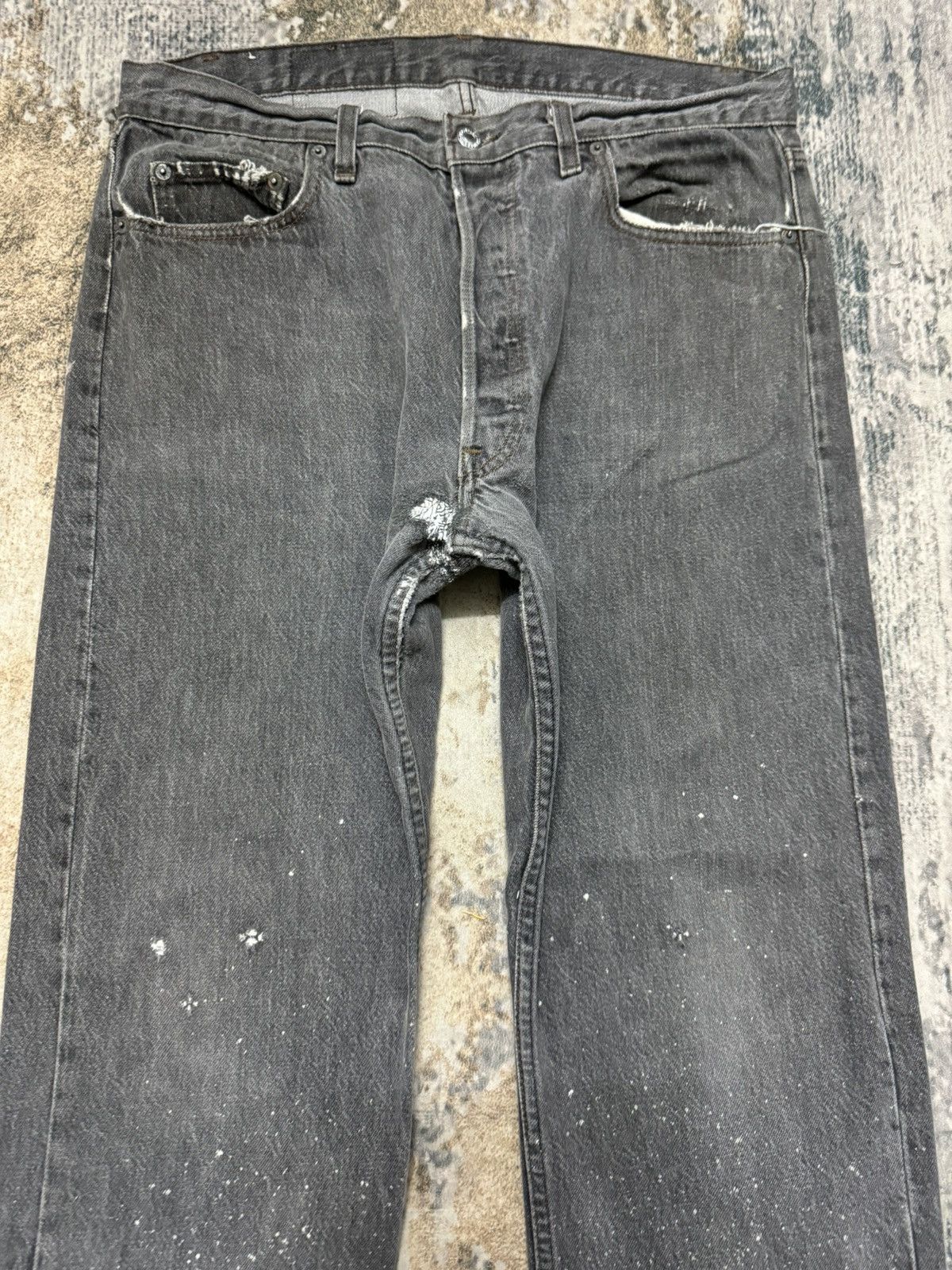 Levi's × Levi's Vintage Clothing × Vintage Vintage Levi’s 501 Distressed Pokdot White Black faded W34 Size US 34 / EU 50 - 2 Thumbnail