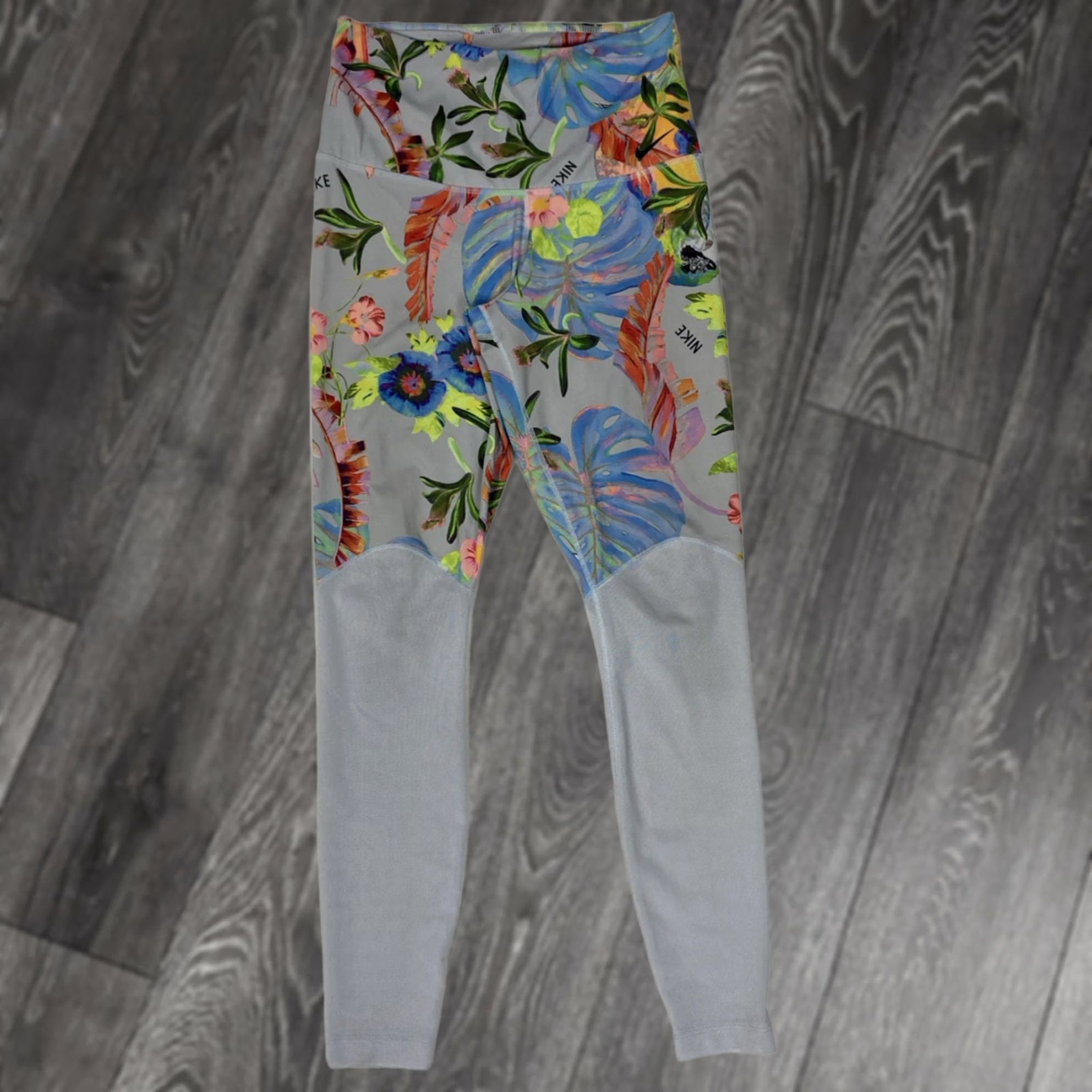 Nike VINTAGE Nike Power Floral Print 7/8 Training Leggings Women Small Gray AR0776 043 Size 28" / US 6 / IT 42 - 1 Thumbnail