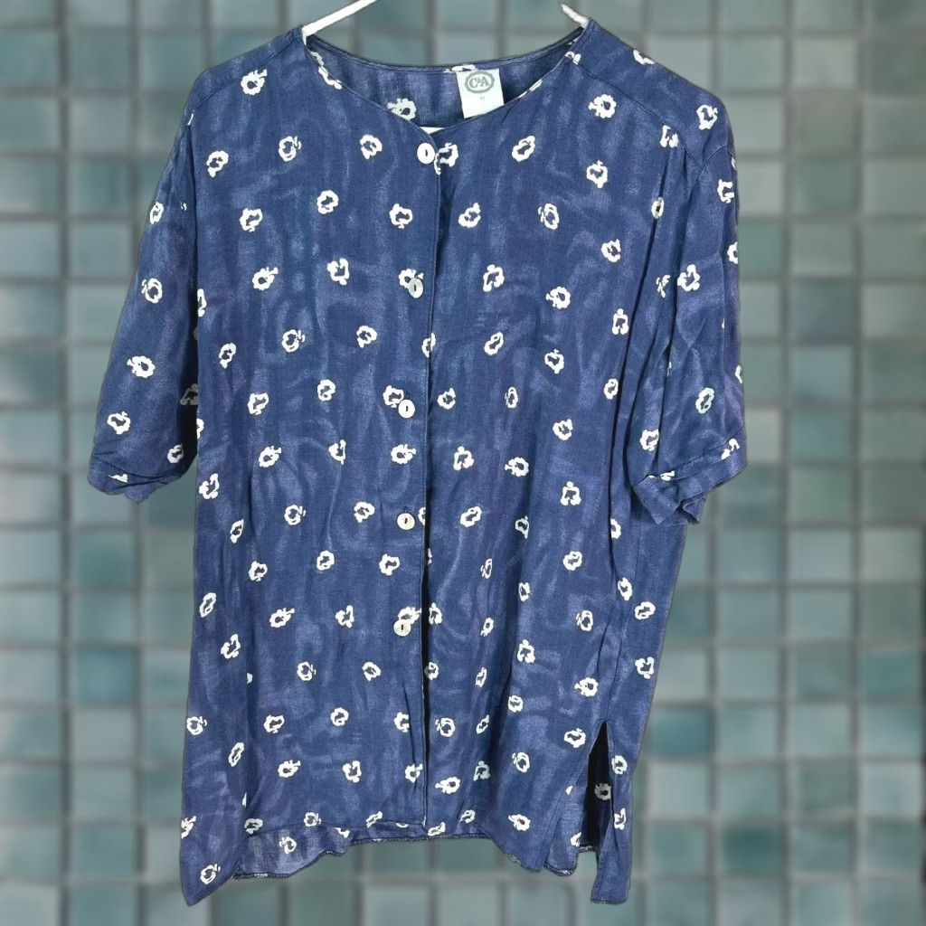C&A C&A Blue Short Sleeve Printed Button-Up Shirt Womens Size 40 Casual Blouse Satin 100% Viscose Crew Neck Collarless Regular Fit Size S / US 4 / IT 40 - 1 Thumbnail
