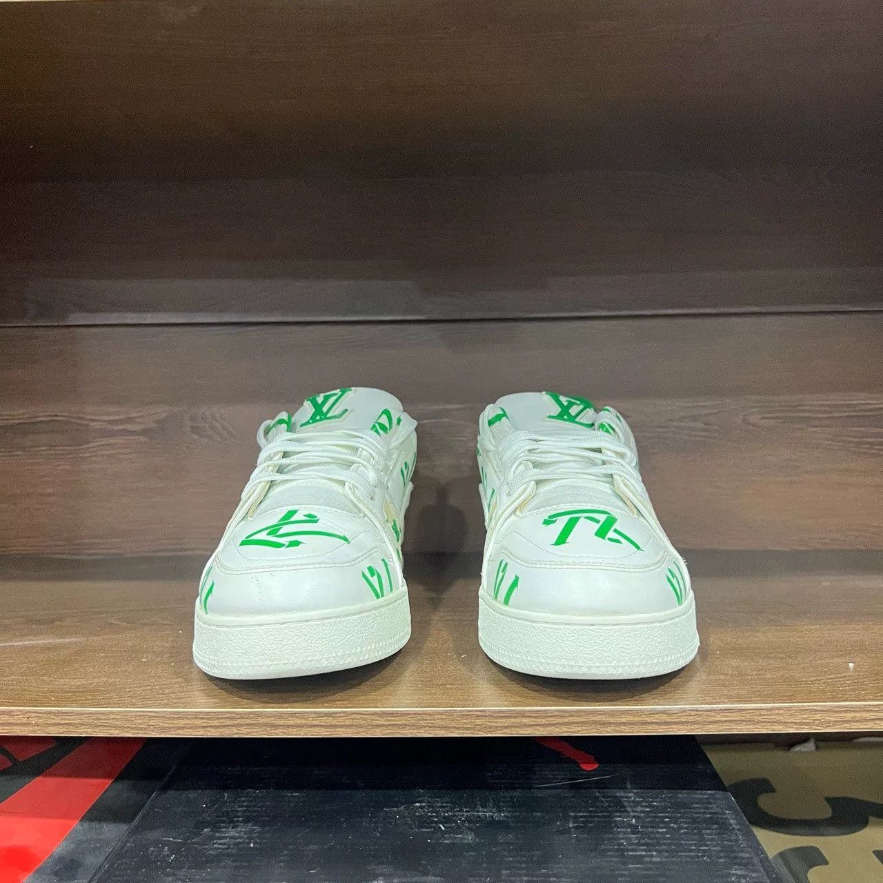 Louis Vuitton LV Trainer White Green Logo Size US 8 / EU 41 - 2 Thumbnail