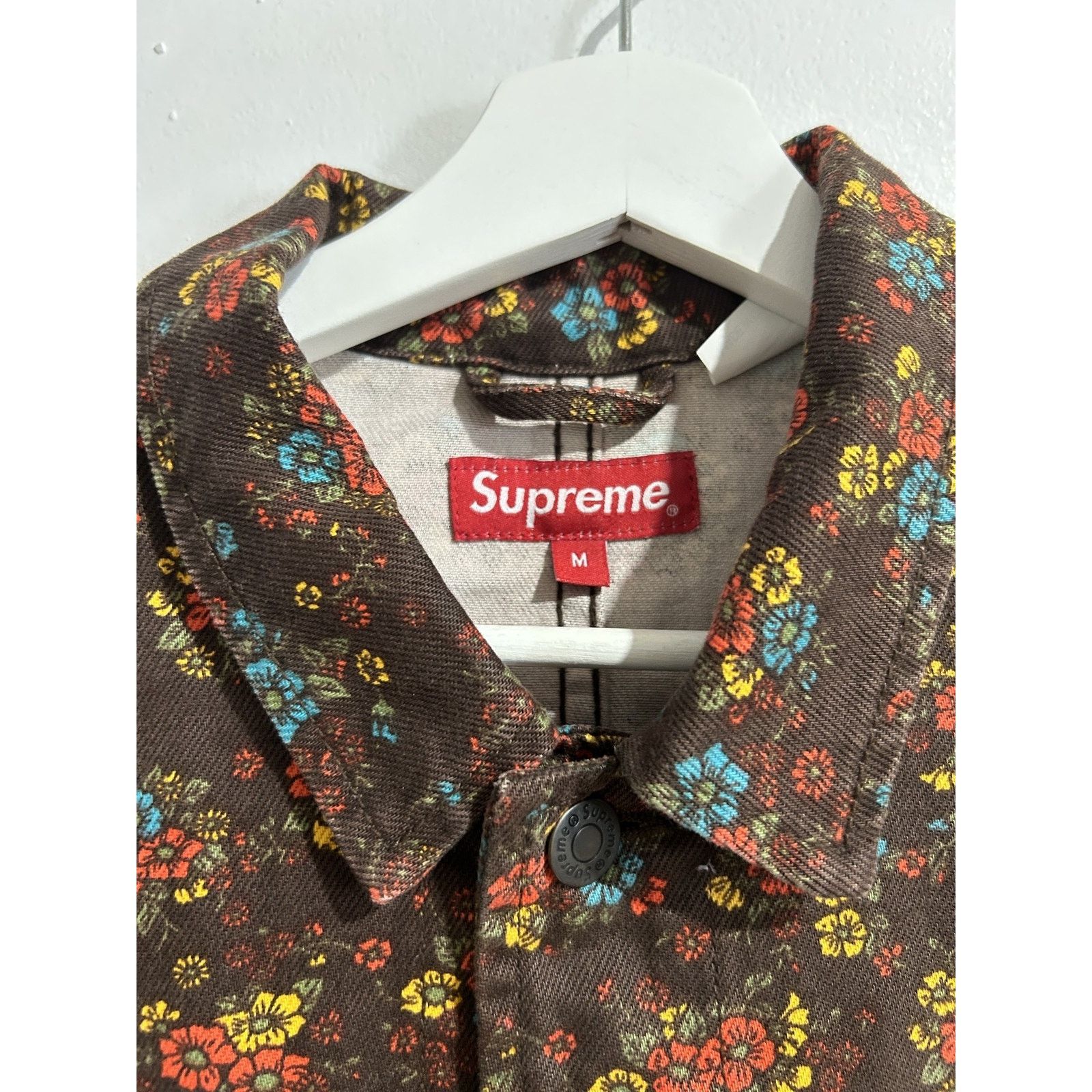 SUPREME FLOWERS DENIM CHORE COAT SIZE MEDIUM PREOWNED