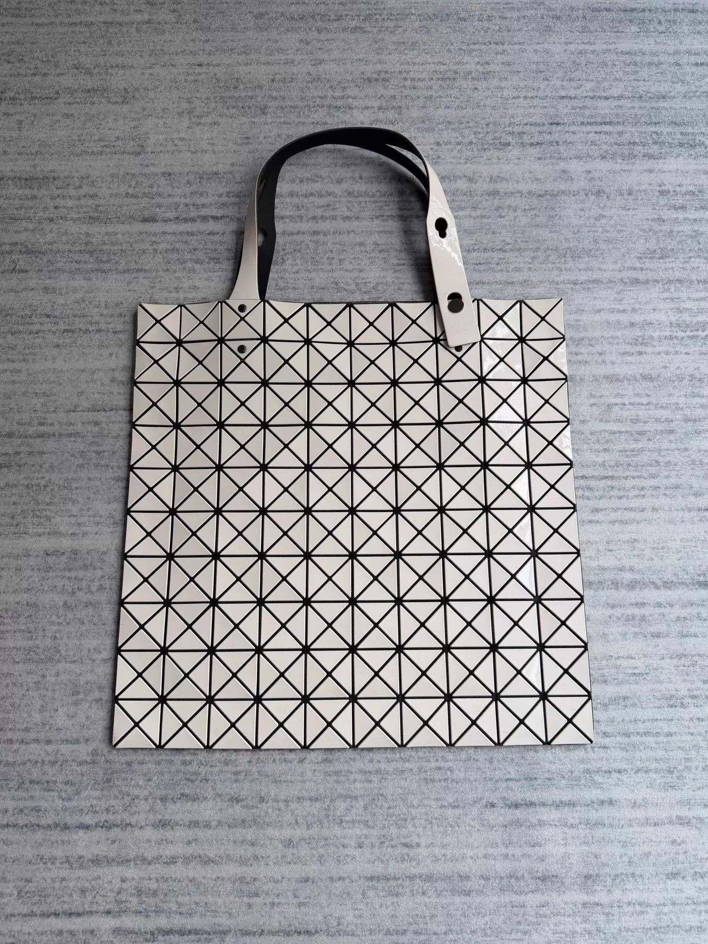 Issey Miyake Issey Miyake 10-pocket white shoulder tote Size ONE SIZE - 2 Thumbnail