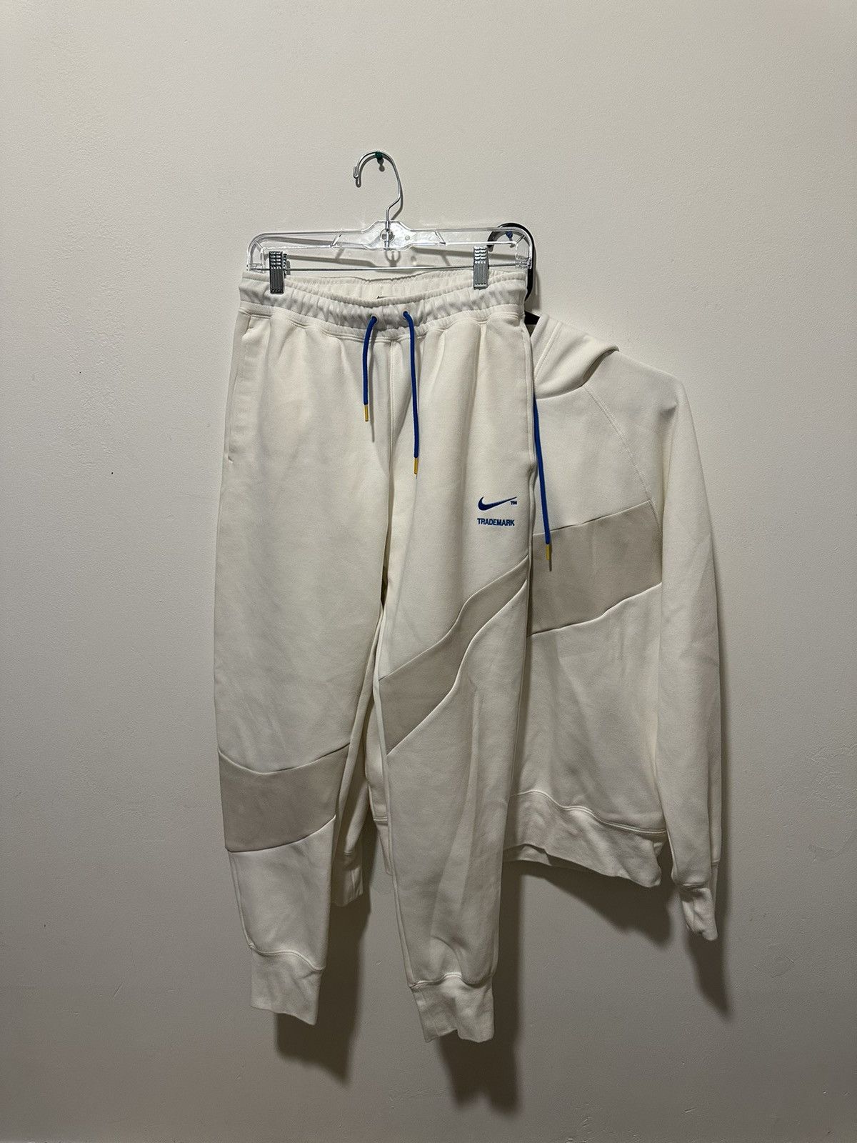 Nike NIKE Off-White & Grey Sportswear Swoosh Tech Hoodie and Sweatpants Size US S / EU 44-46 / 1 - 1 Thumbnail