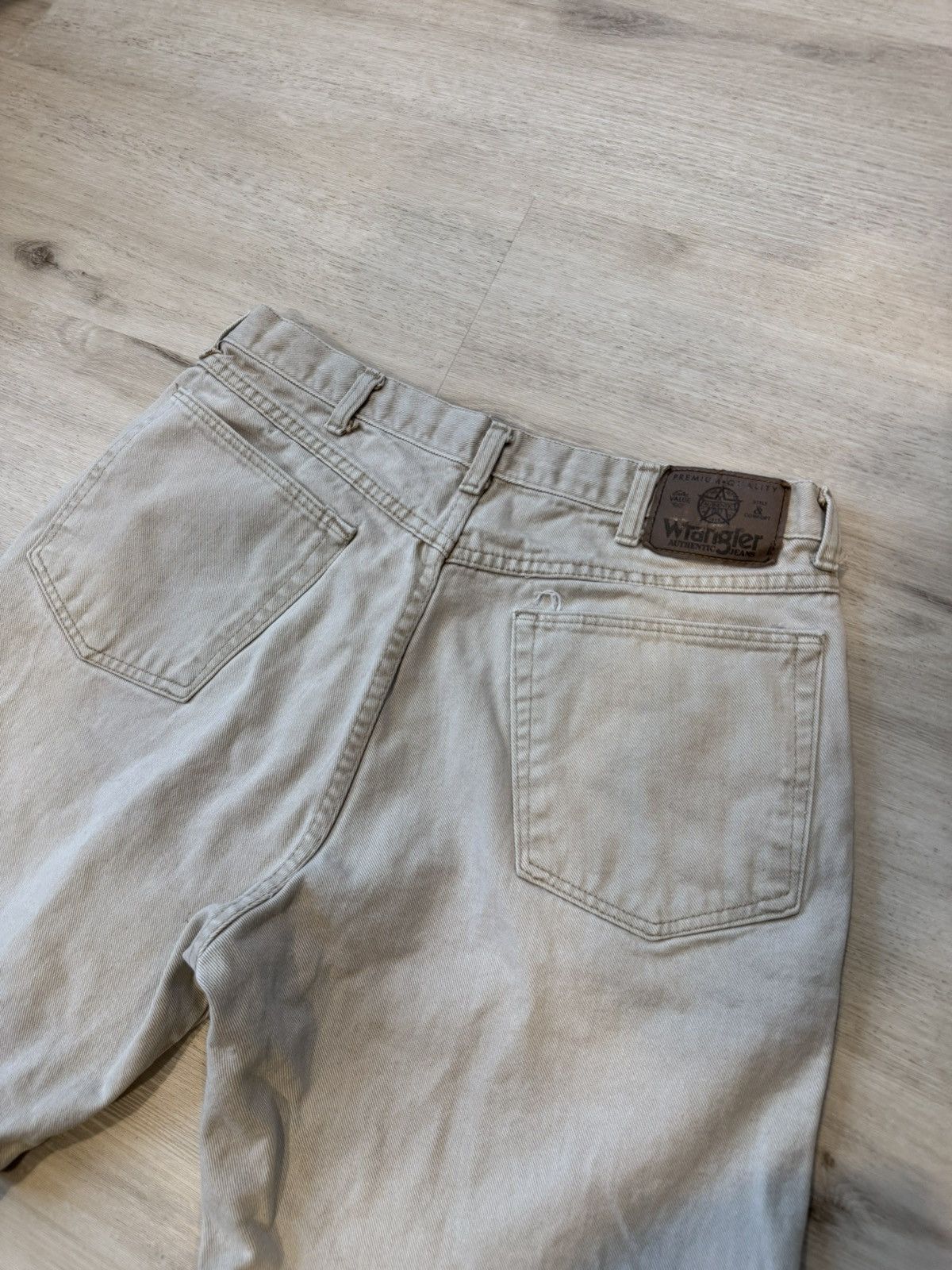 Vintage Beige Wrangler shorts. Tagged 34 Size US 34 / EU 50 - 4 Thumbnail