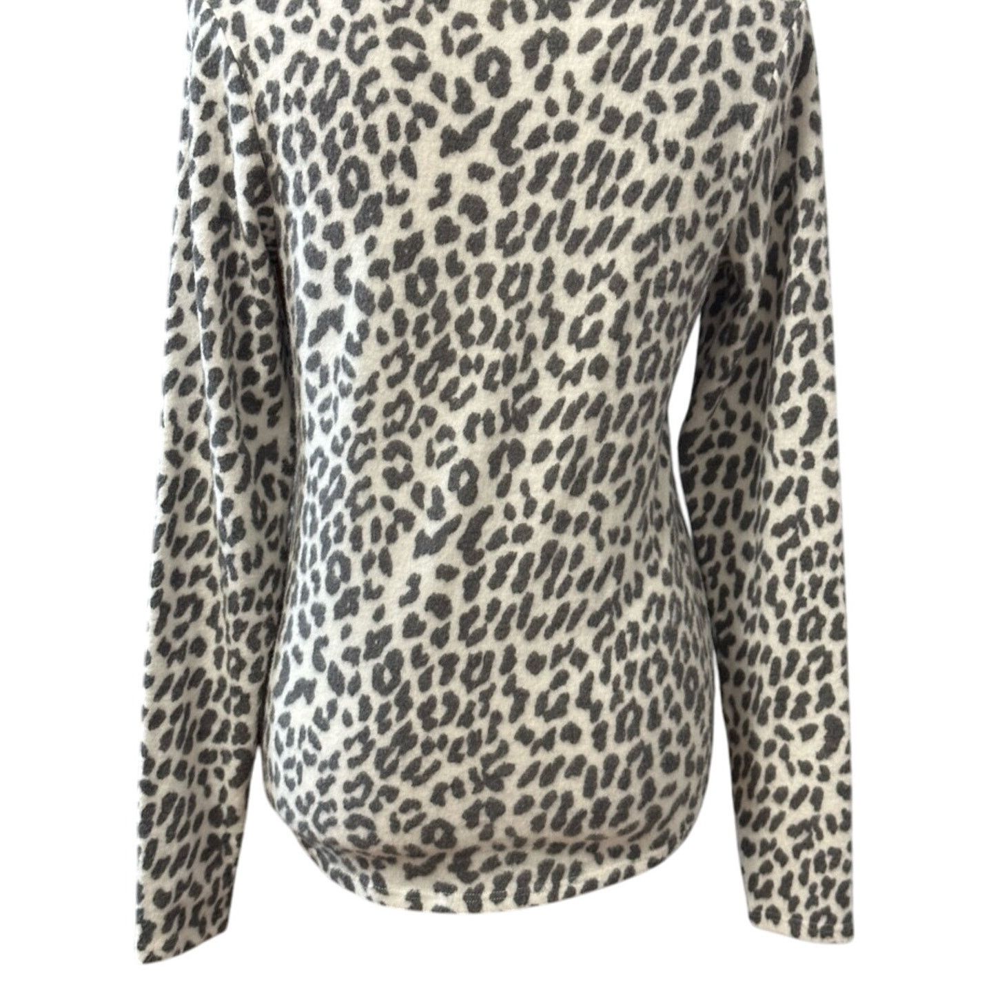 Other Socialite Fuzzy Sweater White Leopard Print Long Sleeve SNew Size S / US 4 / IT 40 - 6 Thumbnail
