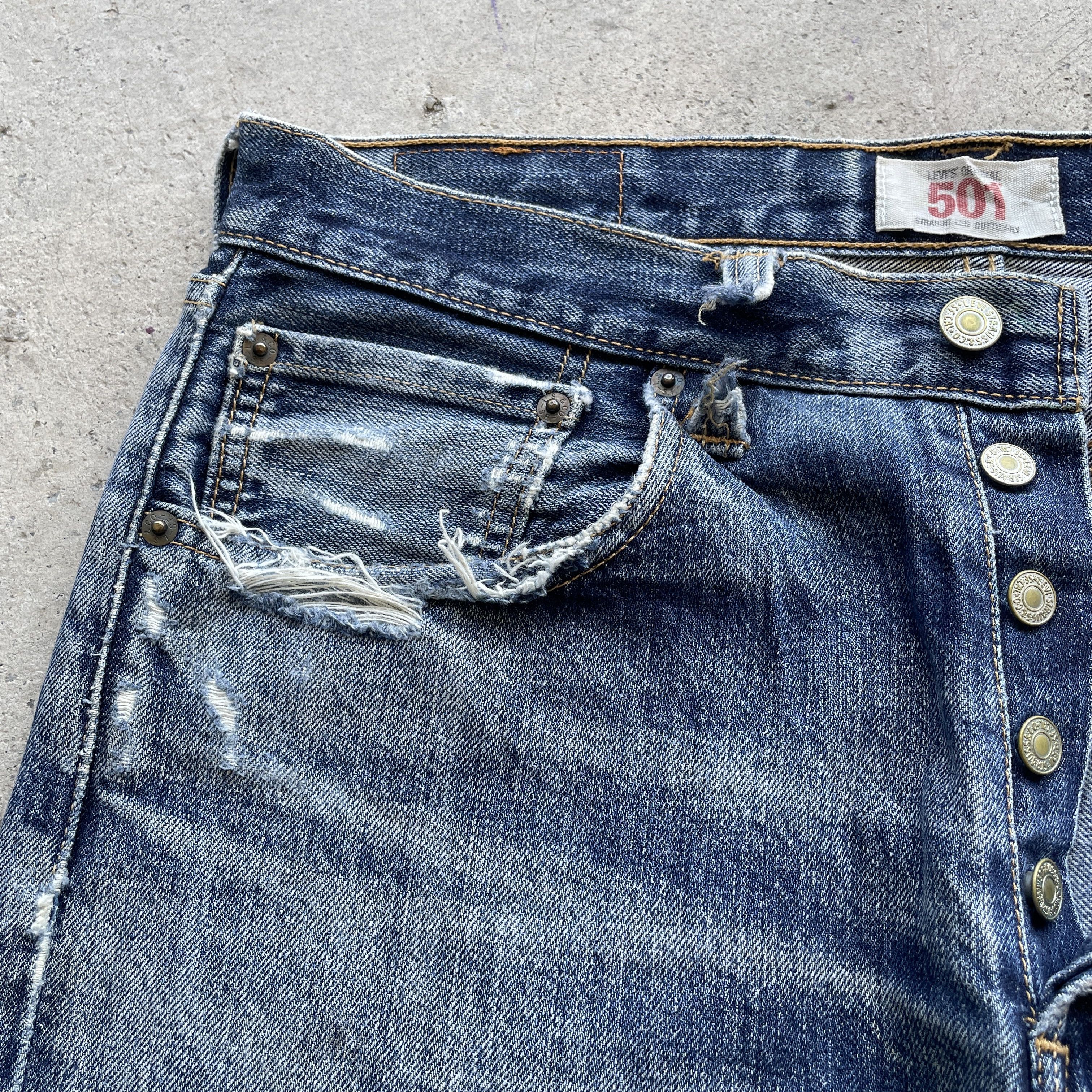 Levi's Vintage Levi’s 501 Faded Distressed Denim Ripped Jeans Pants Size US 32 / EU 48 - 11 Thumbnail
