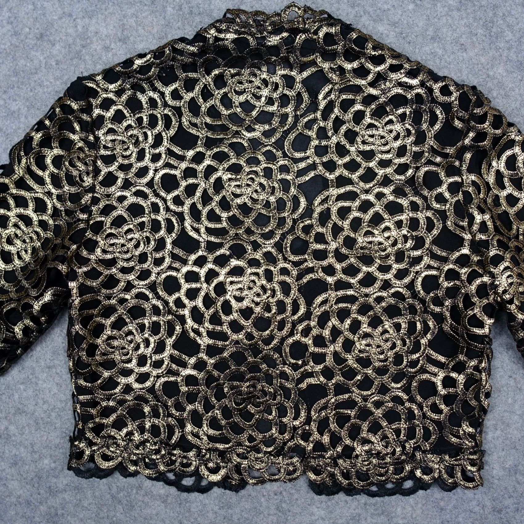 Vintage VINTAGE Alberto Makali Blouse Shirt Cropped Womens Small Gold Applique Geometric Pattern Short Sleeve Lined All Seasons Size S / US 4 / IT 40 - 7 Thumbnail