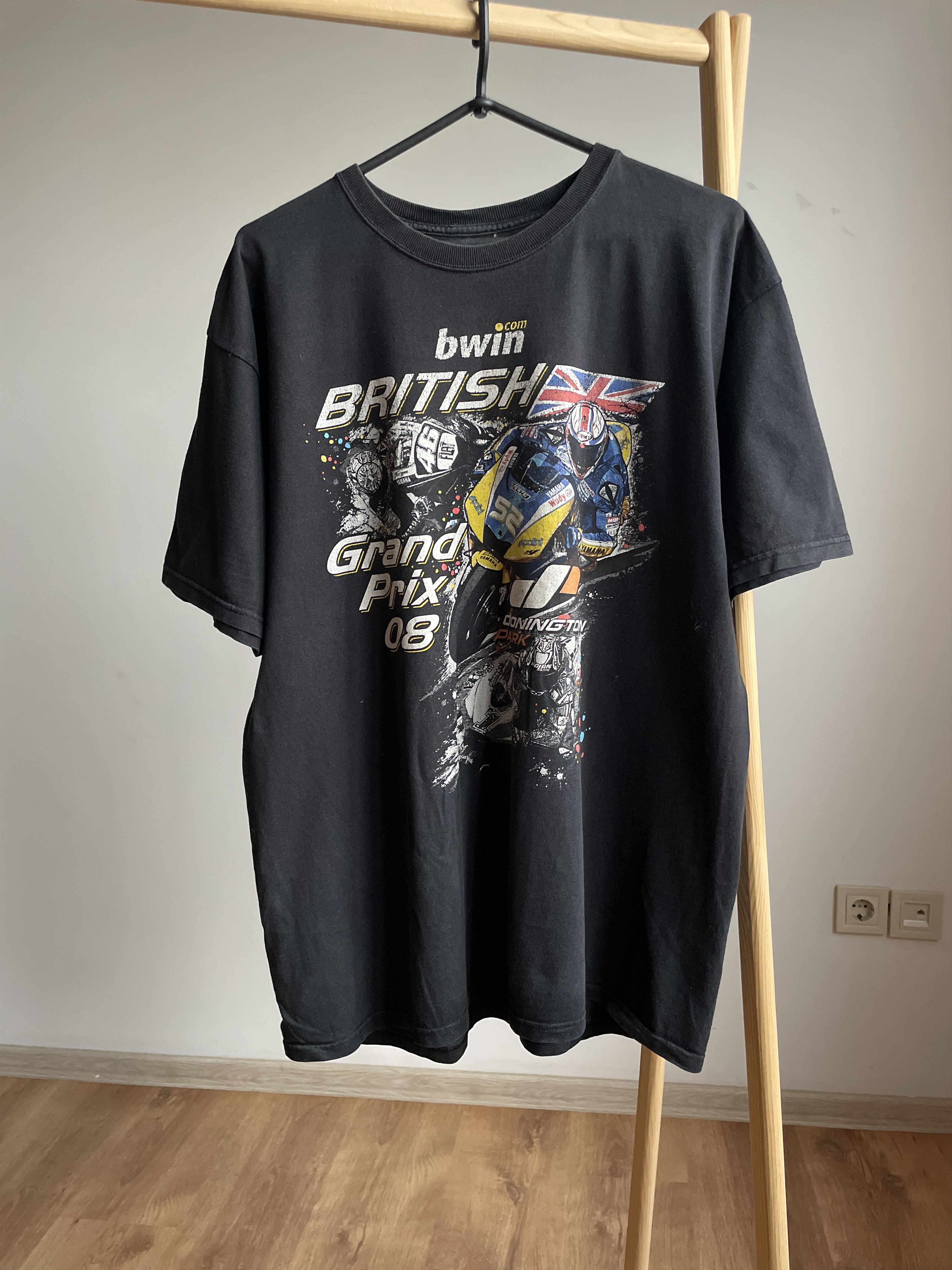 Vintage British Grand Prix 2008 Vintage T-Shirt Size XL Size US XL / EU 56 / 4 - 1 Thumbnail