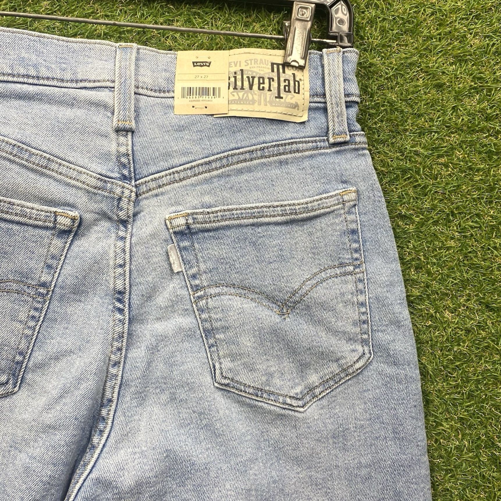 Levi's VINTAGE Levi's Silvertab Jeans Womens 27 High Waisted Mom Shorts 90s Retro Distressed NWT Blue 100% Cotton Jeans Womens Size 27" / US 4 / IT 40 - 3 Thumbnail