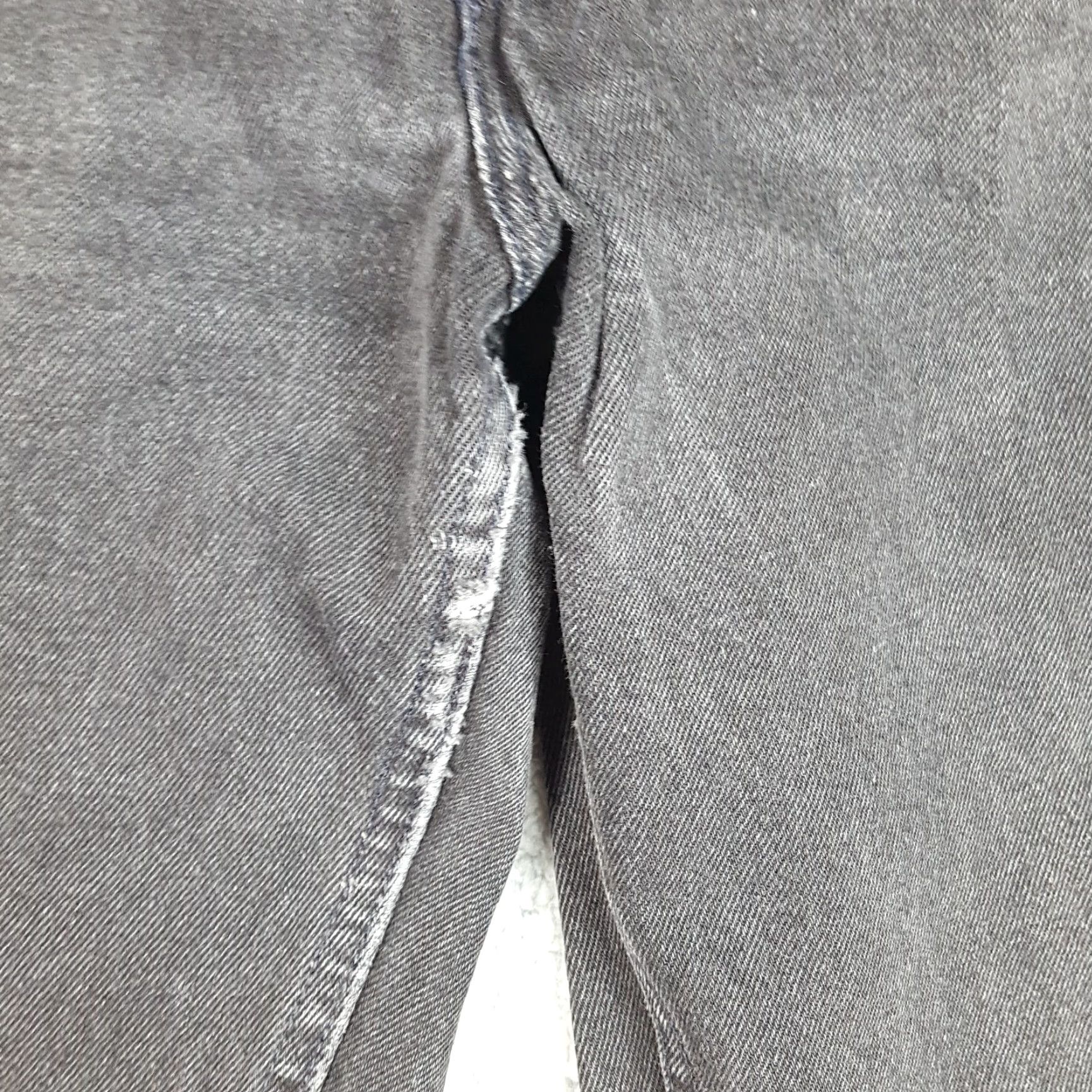 Levi's VINTAGE Levi's 550 Jeans Tapered Women's Size 9 Black High Waist 90s Grunge VTG USA Made Size 30" / US 8 / IT 44 - 4 Thumbnail