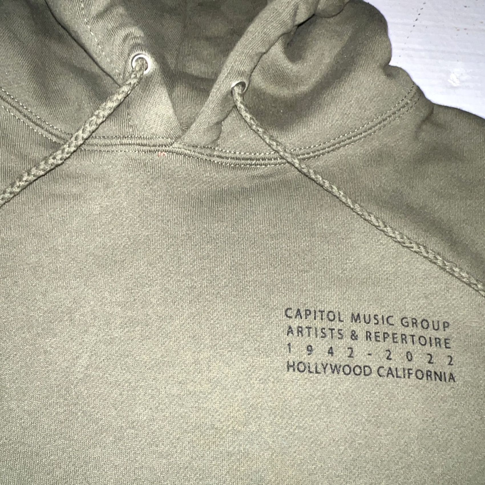 Vintage Rare Capitol Records Artists & Repertoire Sweatshirt Hoodie M Green Logo 1942-2022 Cap Records Music Mens Pullover Crew Neck All Seasons Size US M / EU 48-50 / 2 - 6 Thumbnail