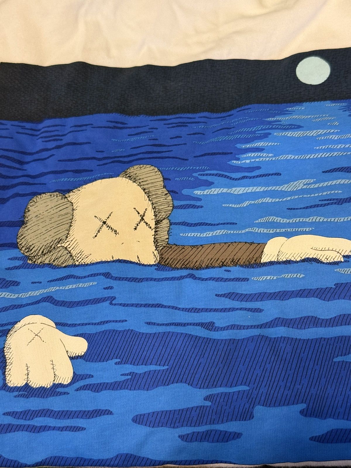 Kaws × Uniqlo KAWS X UNIQLO T Size Asian L Size US L / EU 52-54 / 3 - 7 Thumbnail