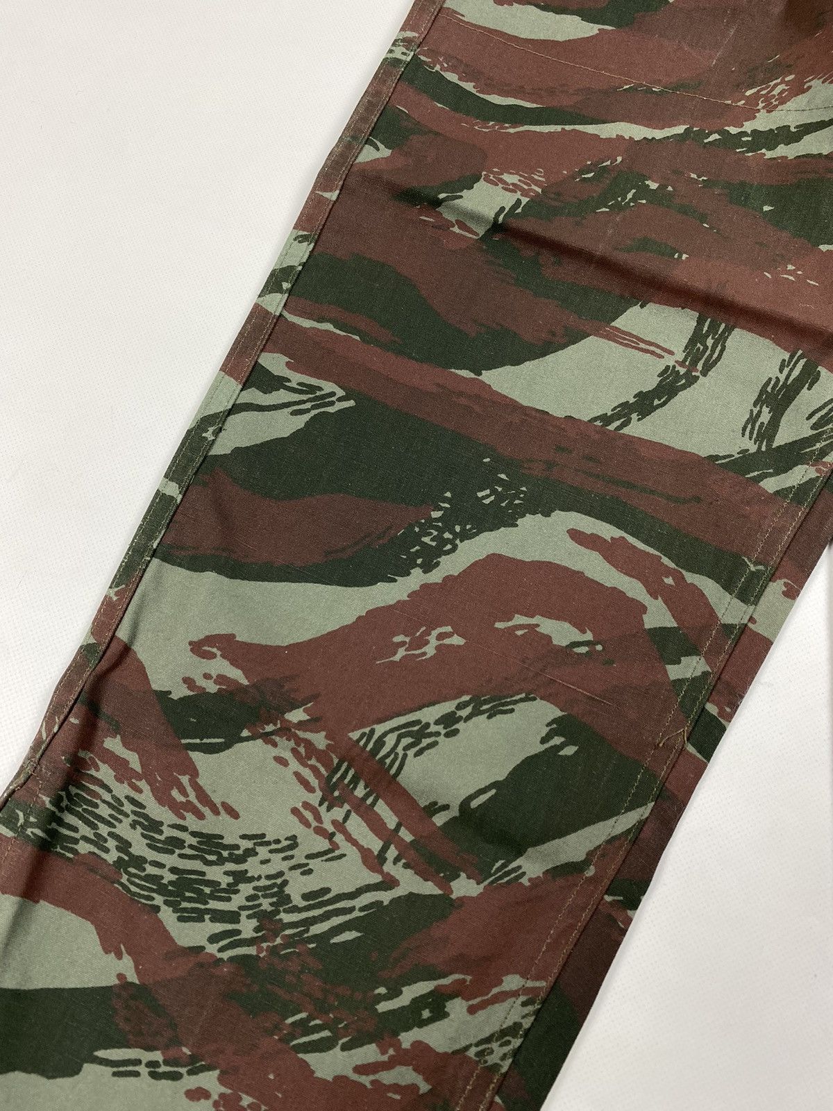 Vintage Vintage men’s Ailee Zipper Camo Hunting Pants Trousers Size US 31 - 11 Thumbnail
