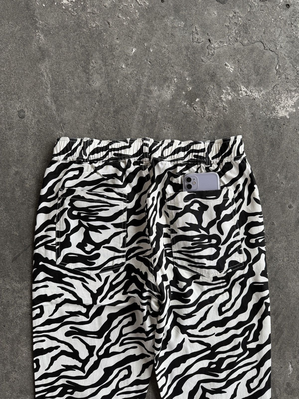Japanese Brand 2000s Jungle Storm Zebra Cotton Easy Pants Size US 32 / EU 48 - 7 Thumbnail