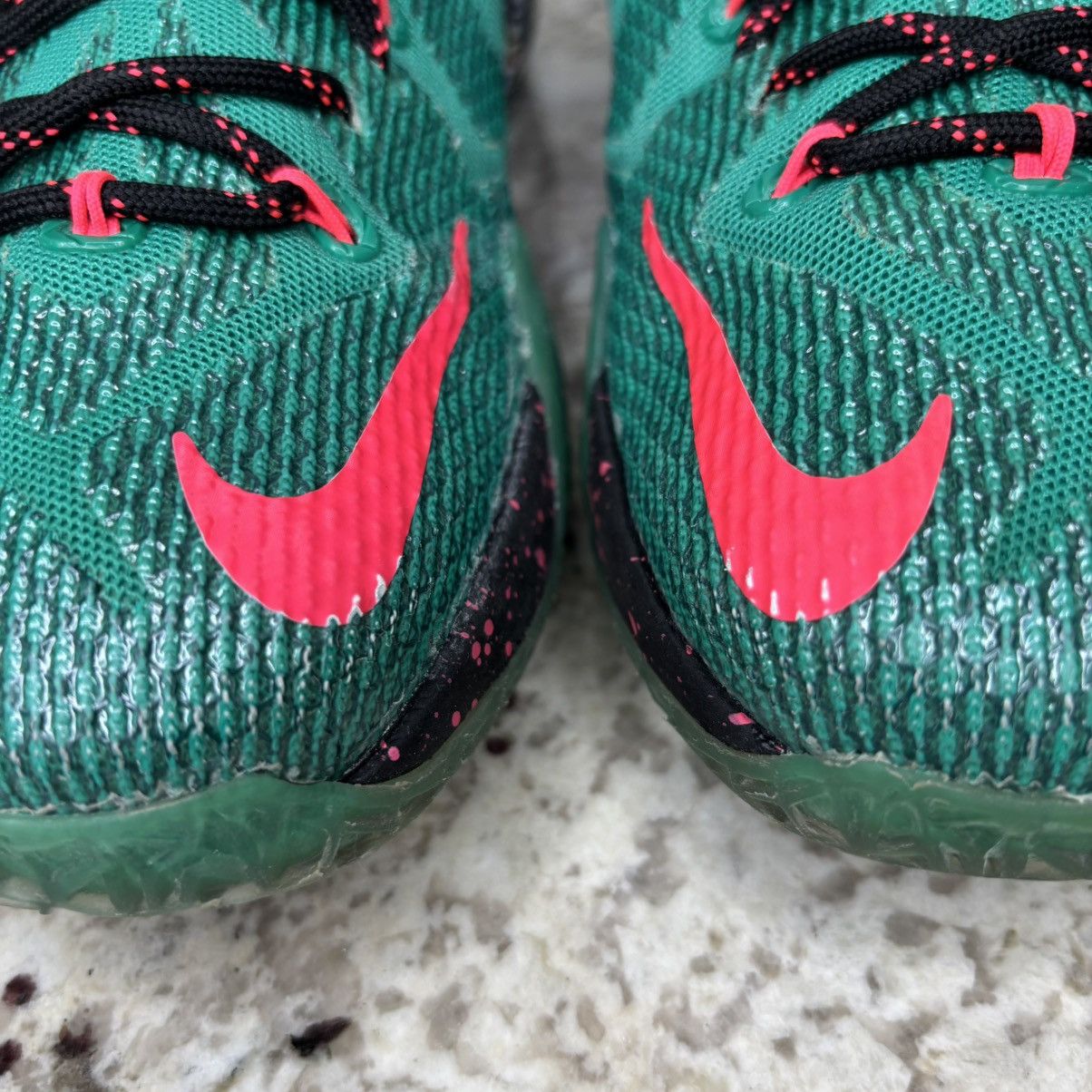 Nike Size 9 - Nike LeBron 12 Xmas Akron Birch Worn OG All Size US 9 / EU 42 - 6 Thumbnail