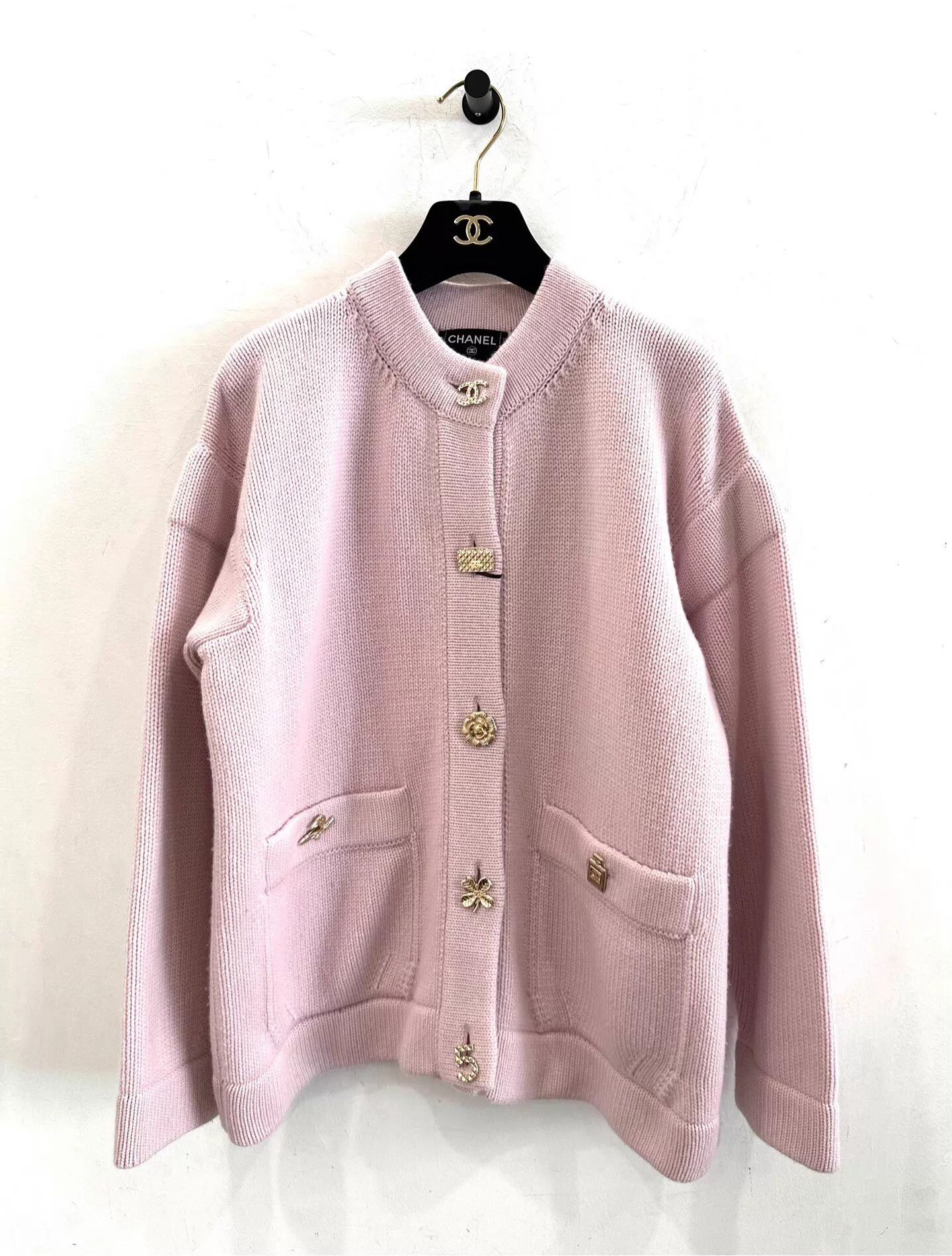 Chanel Chanel Gold Camellia CC Pink Cashmere Cardigan Women's Size XS / US 0-2 / IT 36-38 - 1 Thumbnail