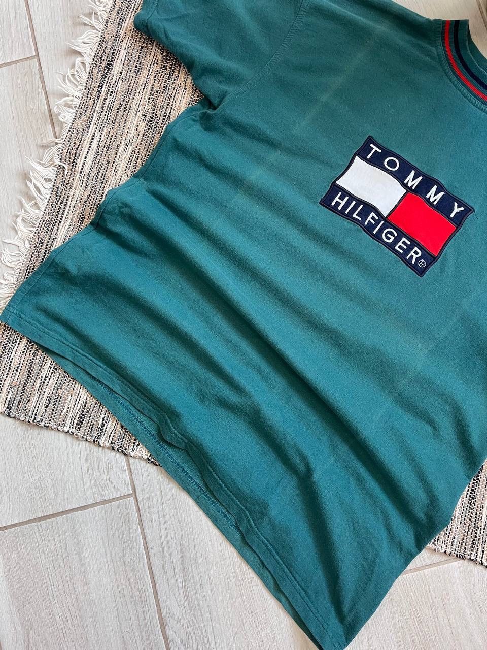 Tommy Hilfiger × Vintage Vintage Tommy Hilfiger style Tshirt faded green minimalistic Size US L / EU 52-54 / 3 - 5 Thumbnail
