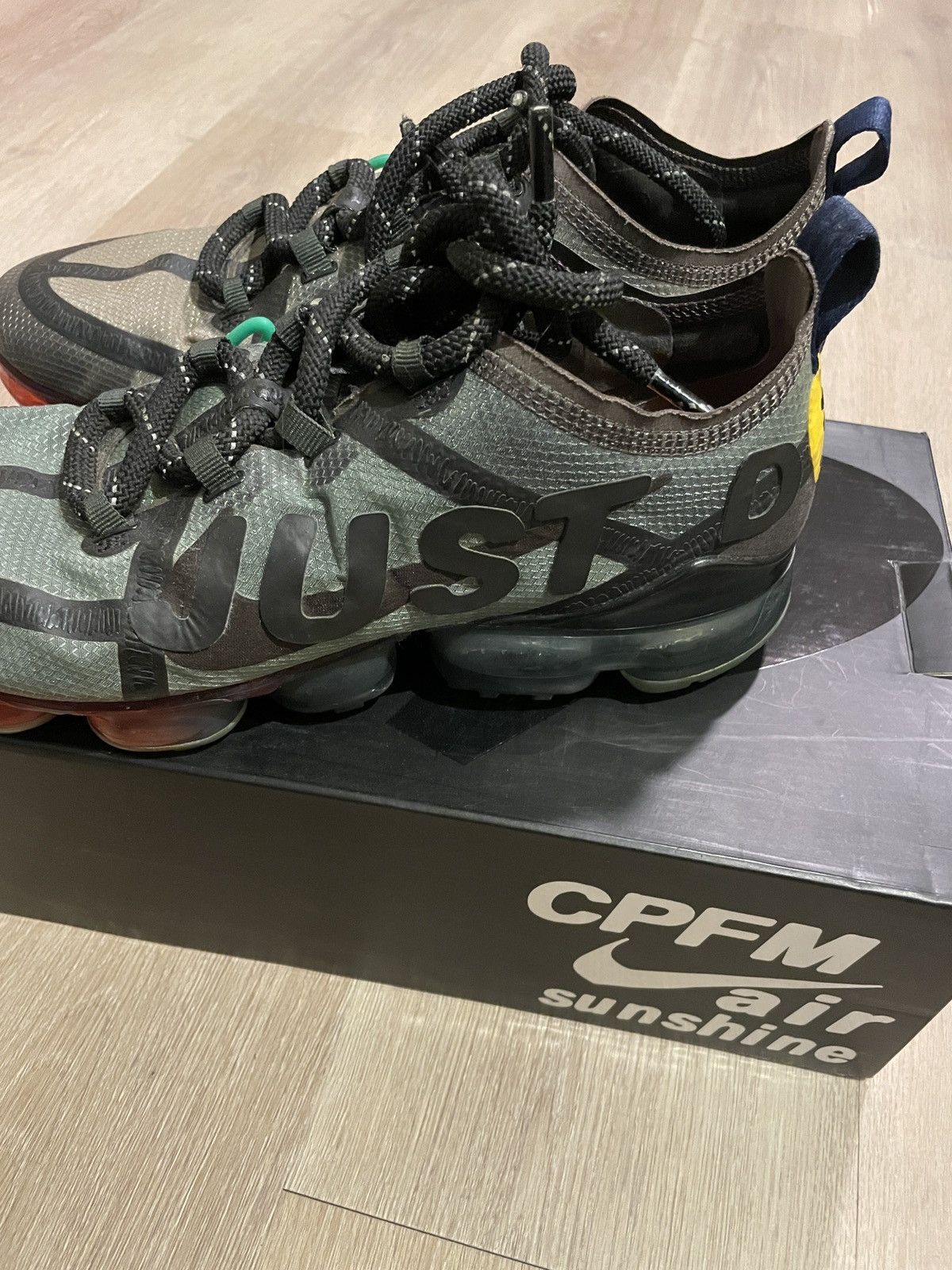 Cactus Plant Flea Market × Nike Nike Cactus Plant Flea Market Vapormax 2019 Size US 10 / EU 43 - 4 Thumbnail
