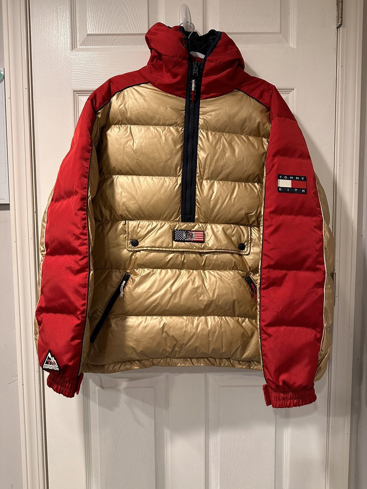 Kith x tommy hilfiger store expedition puffer pullover silver